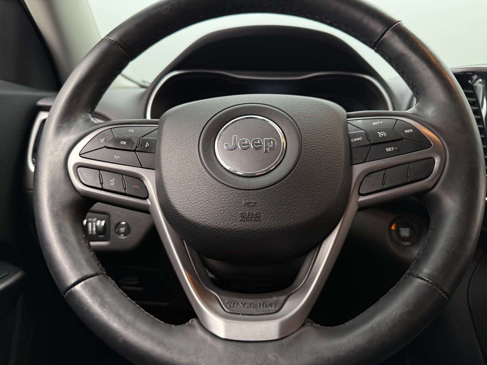 Thumbnail: 2019 Jeep Cherokee - 4