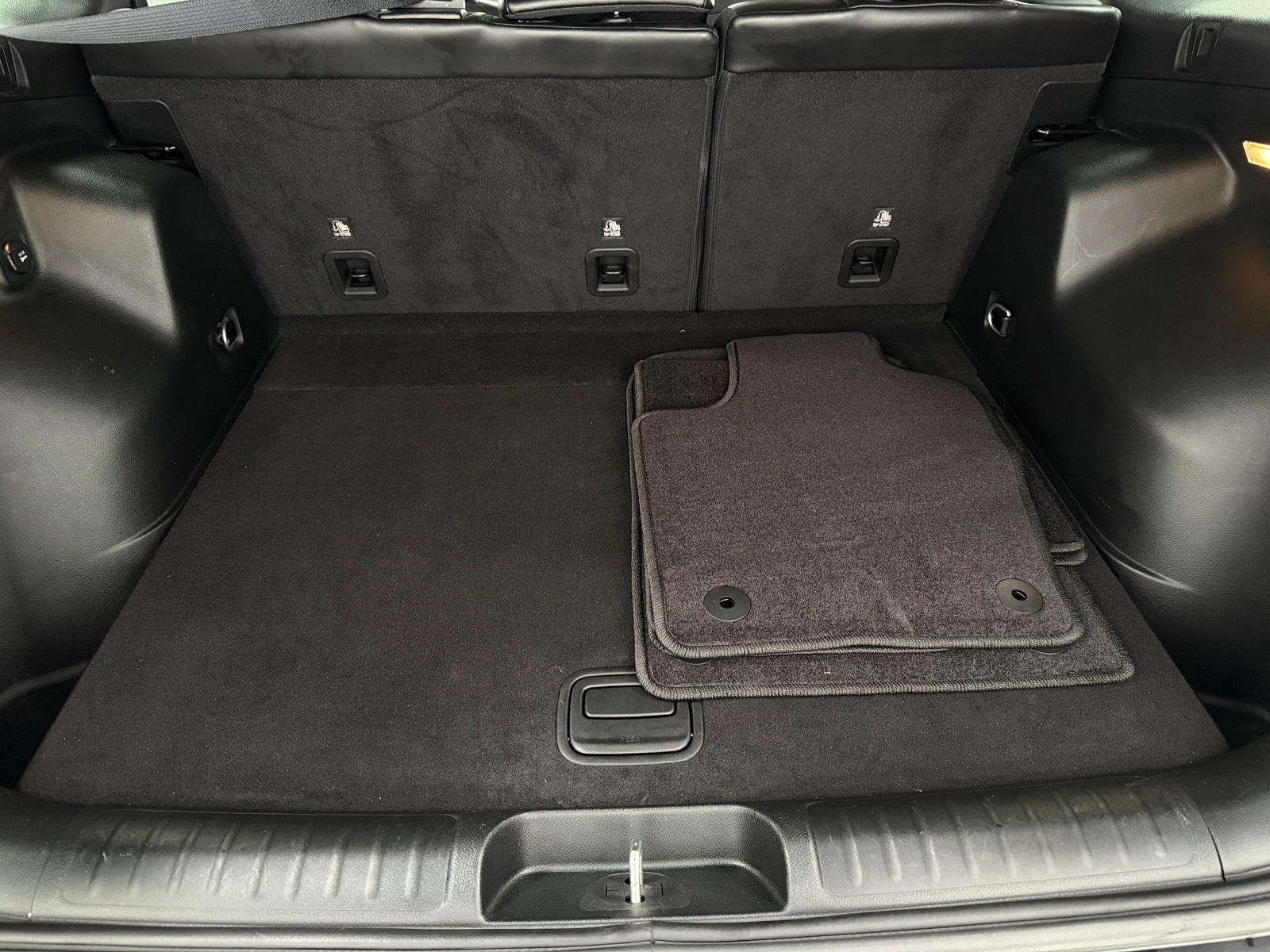 Thumbnail: 2019 Jeep Cherokee - 6