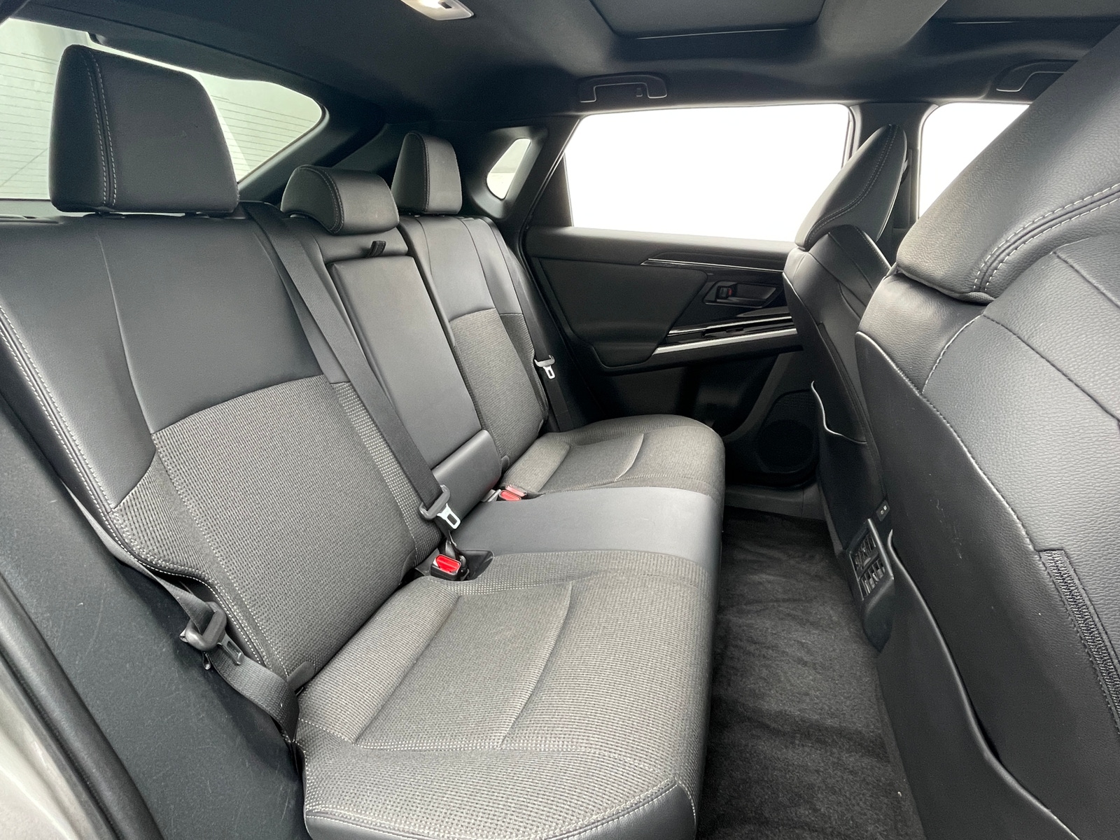 Thumbnail: 2023 Toyota bZ4X - 6