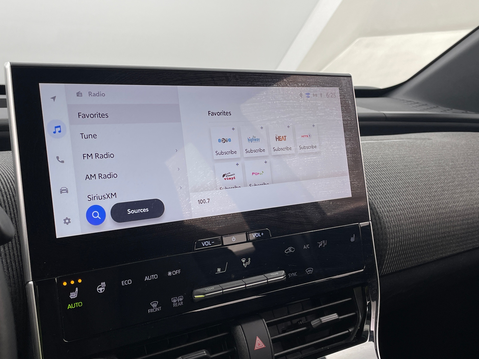 Thumbnail: 2023 Toyota bZ4X - 4