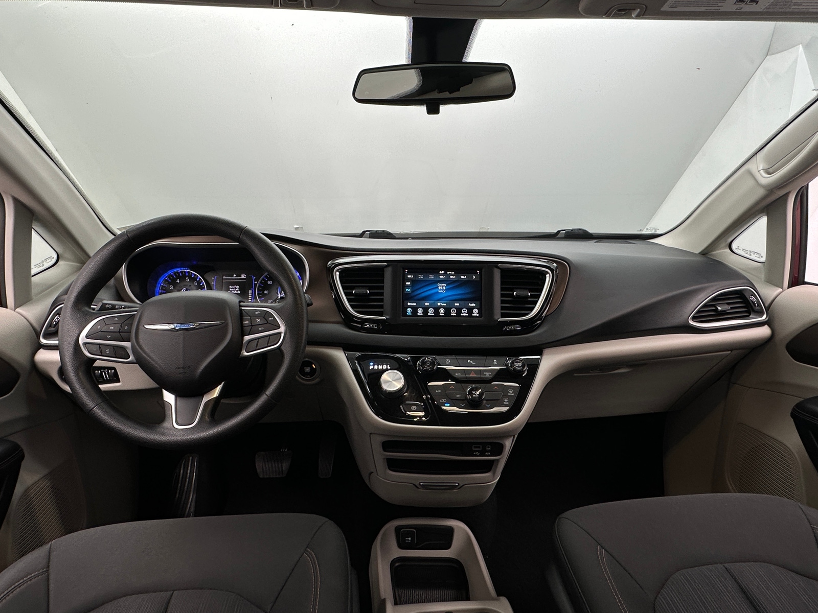 Thumbnail: 2019 Chrysler Pacifica - 3