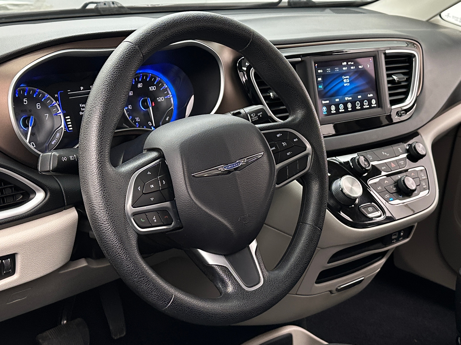 Thumbnail: 2019 Chrysler Pacifica - 5