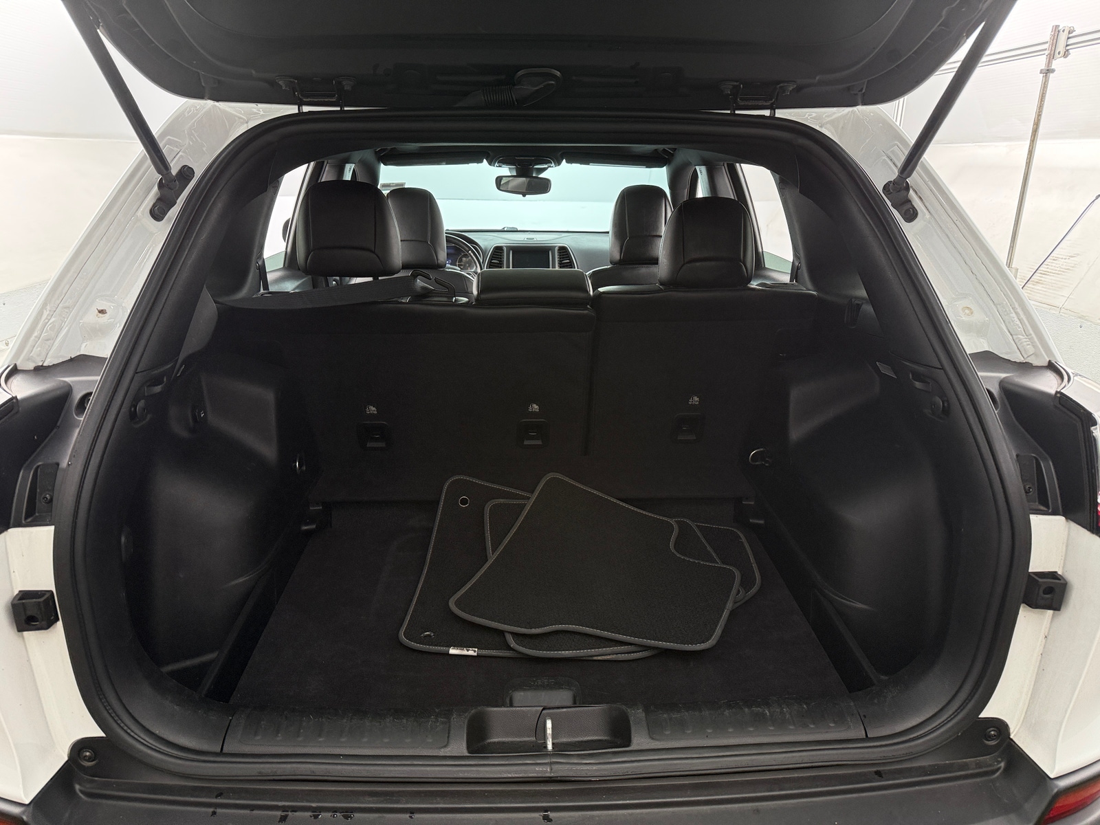 Thumbnail: 2021 Jeep Cherokee - 6