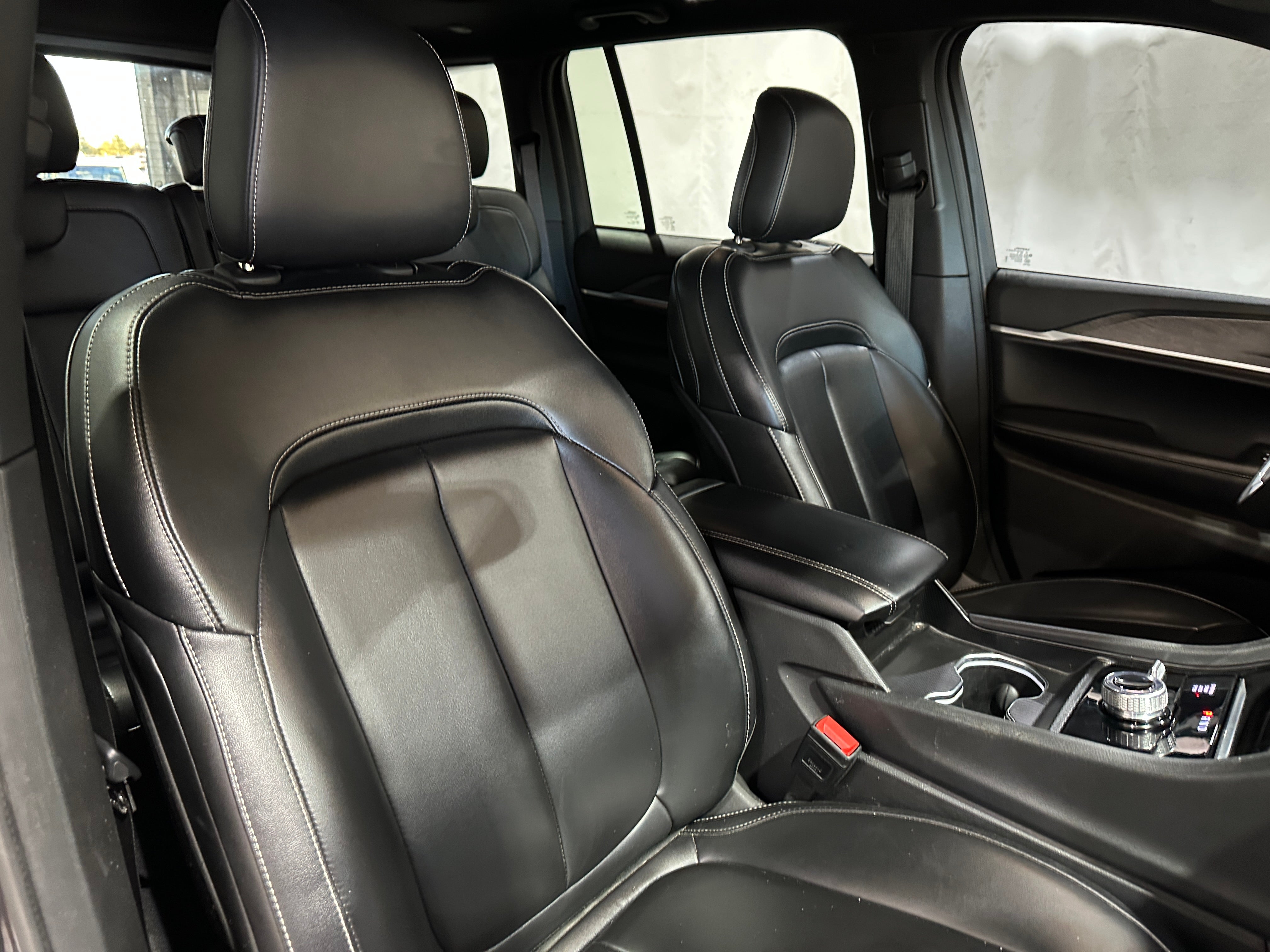 2025 Jeep Grand Cherokee - Image 3