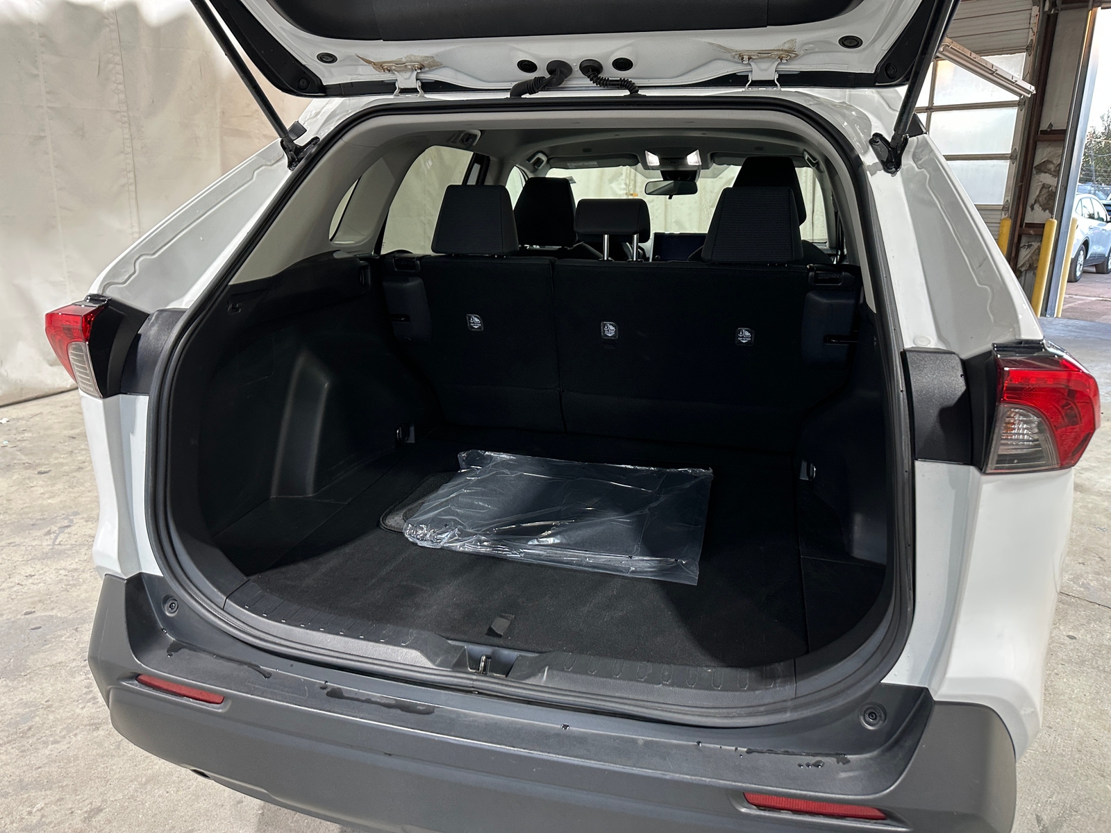 Thumbnail: 2025 Toyota RAV4 - 7