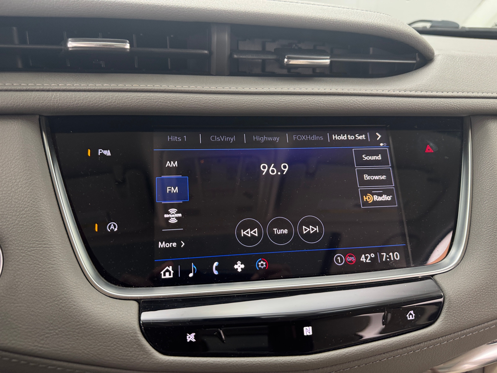 Thumbnail: 2021 Cadillac XT5 - 3