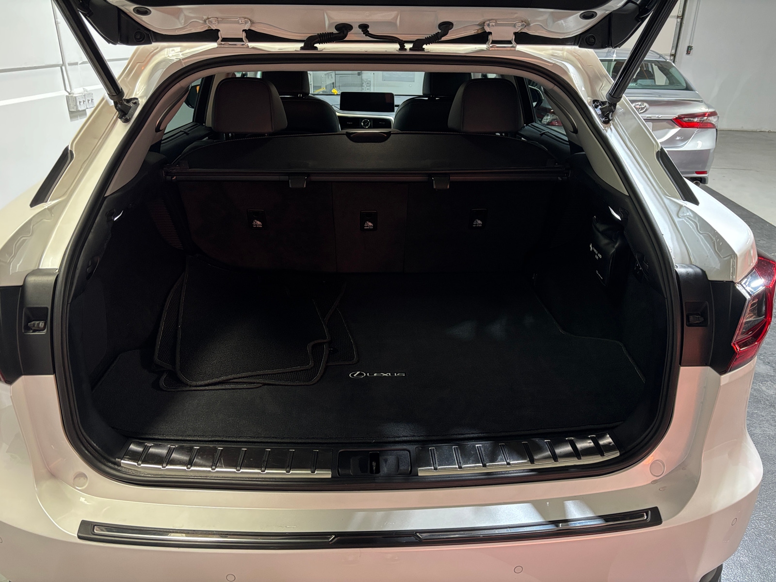 Thumbnail: 2020 Lexus RX - 6