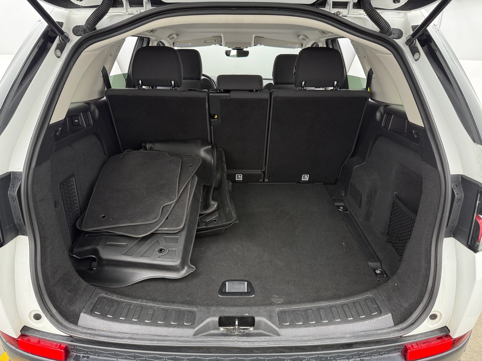 Thumbnail: 2020 Land Rover Discovery Sport - 7