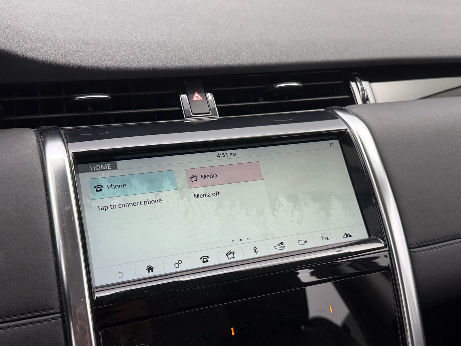 Thumbnail: 2020 Land Rover Discovery Sport - 4