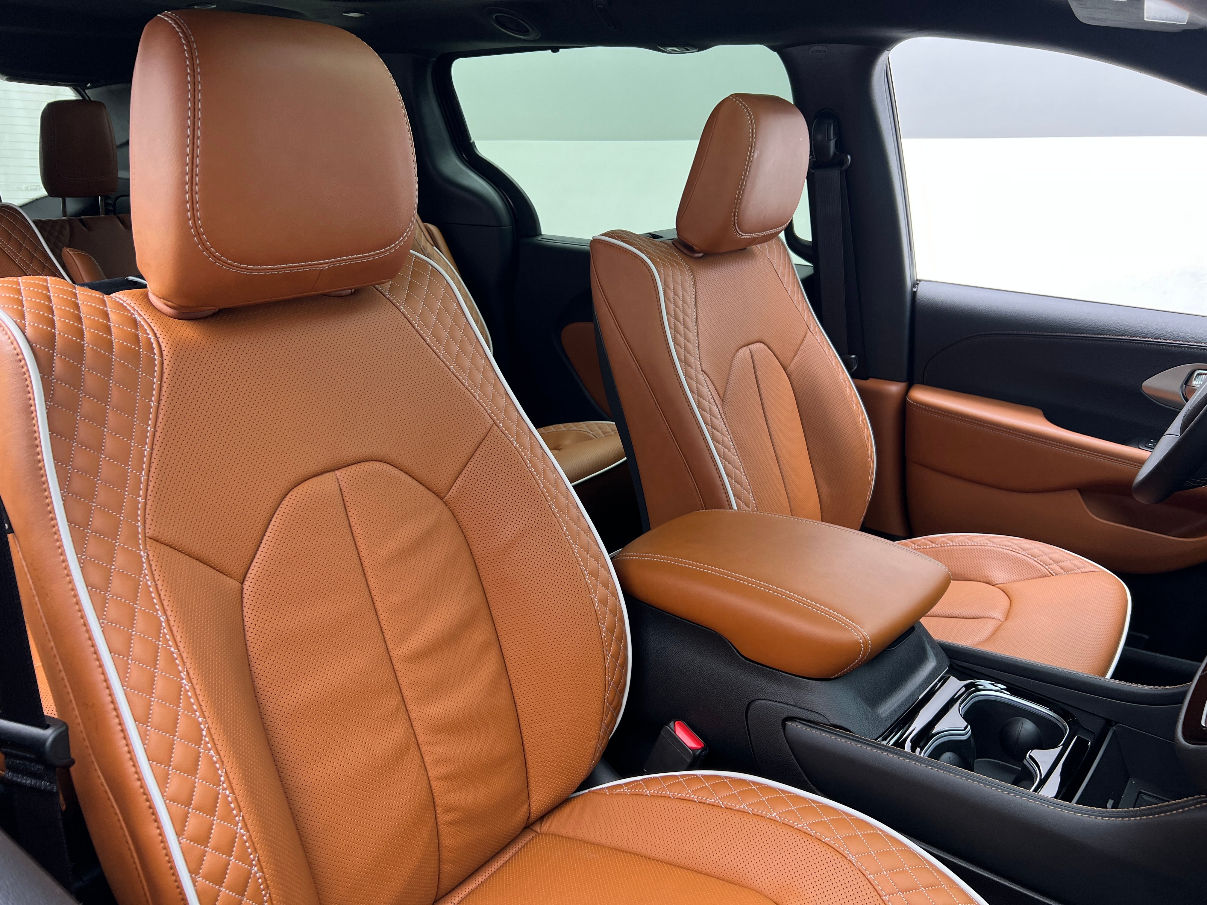 2026 Chrysler Pacifica Pinnacle AWD's photo