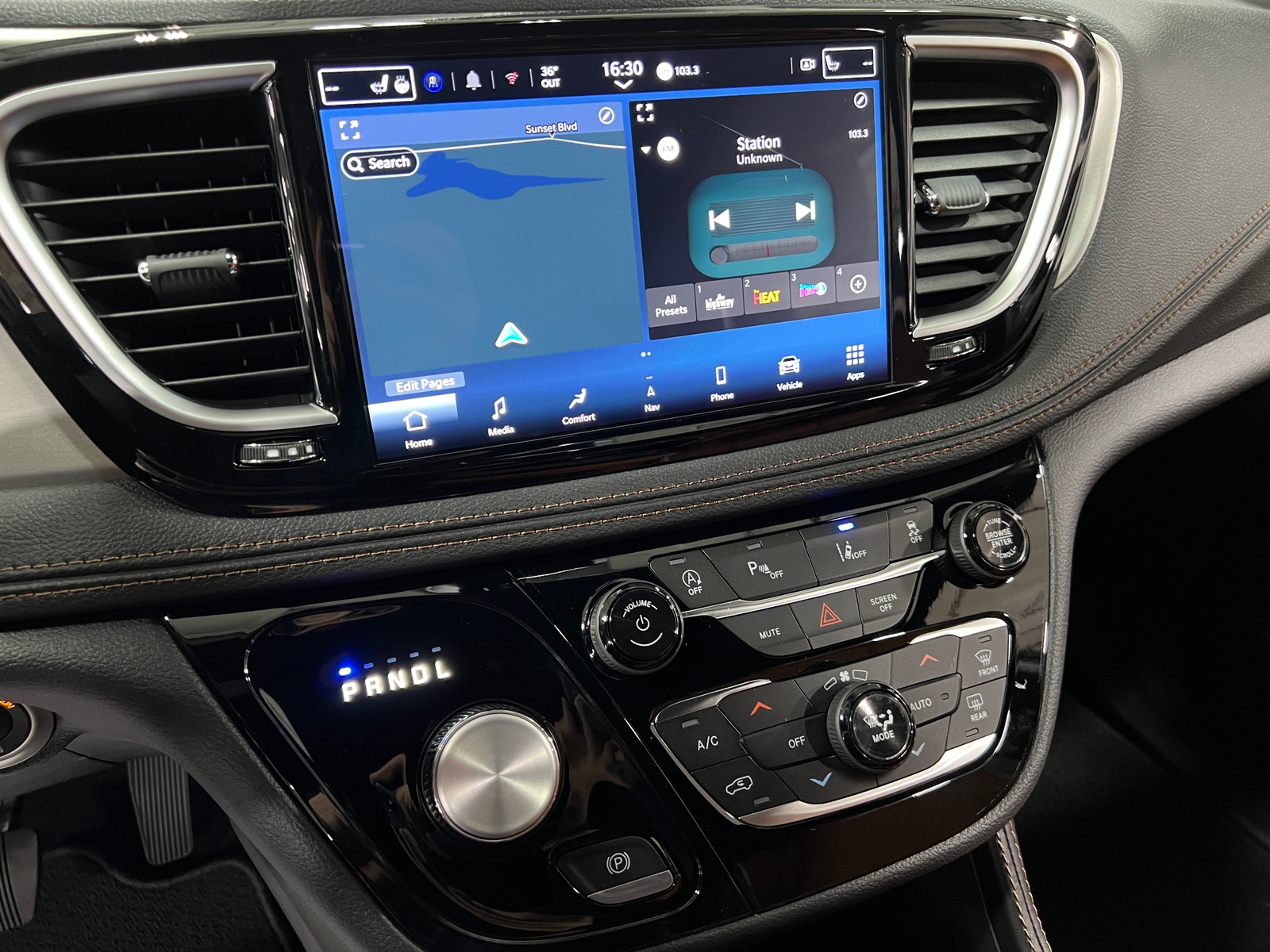 Thumbnail: 2026 Chrysler Pacifica - 3