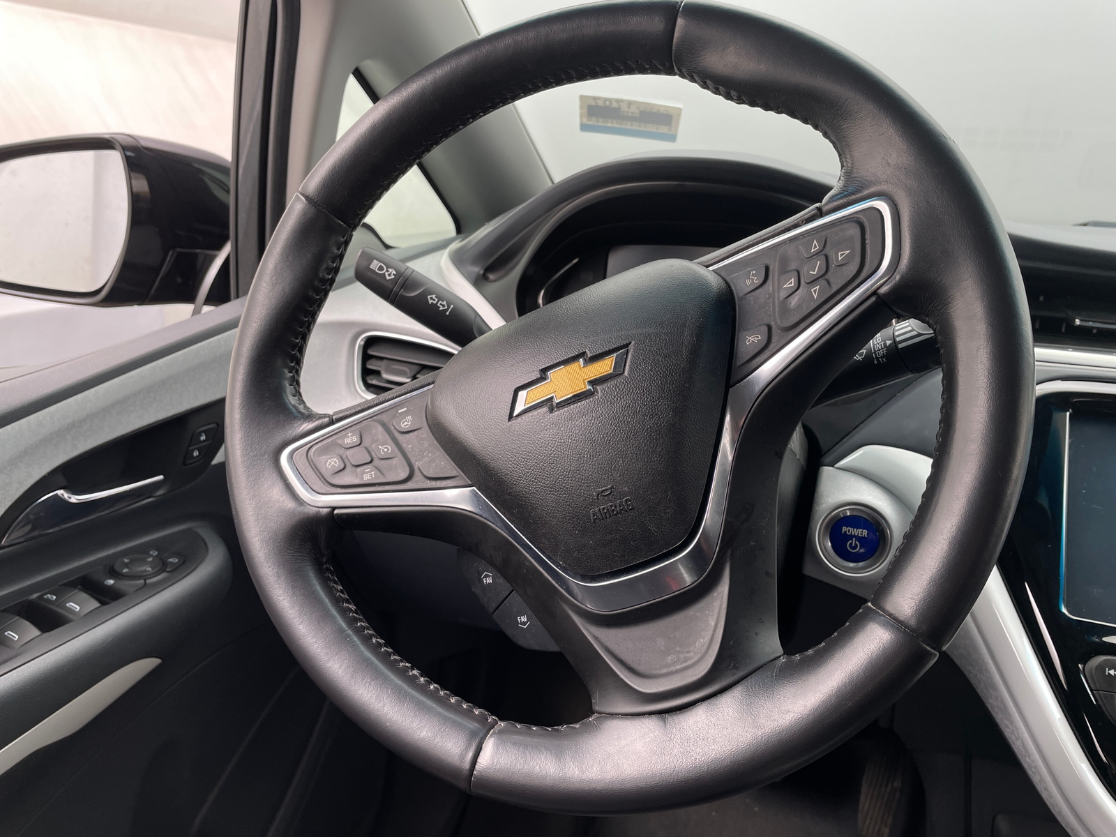 Thumbnail: 2018 Chevrolet Bolt EV - 4