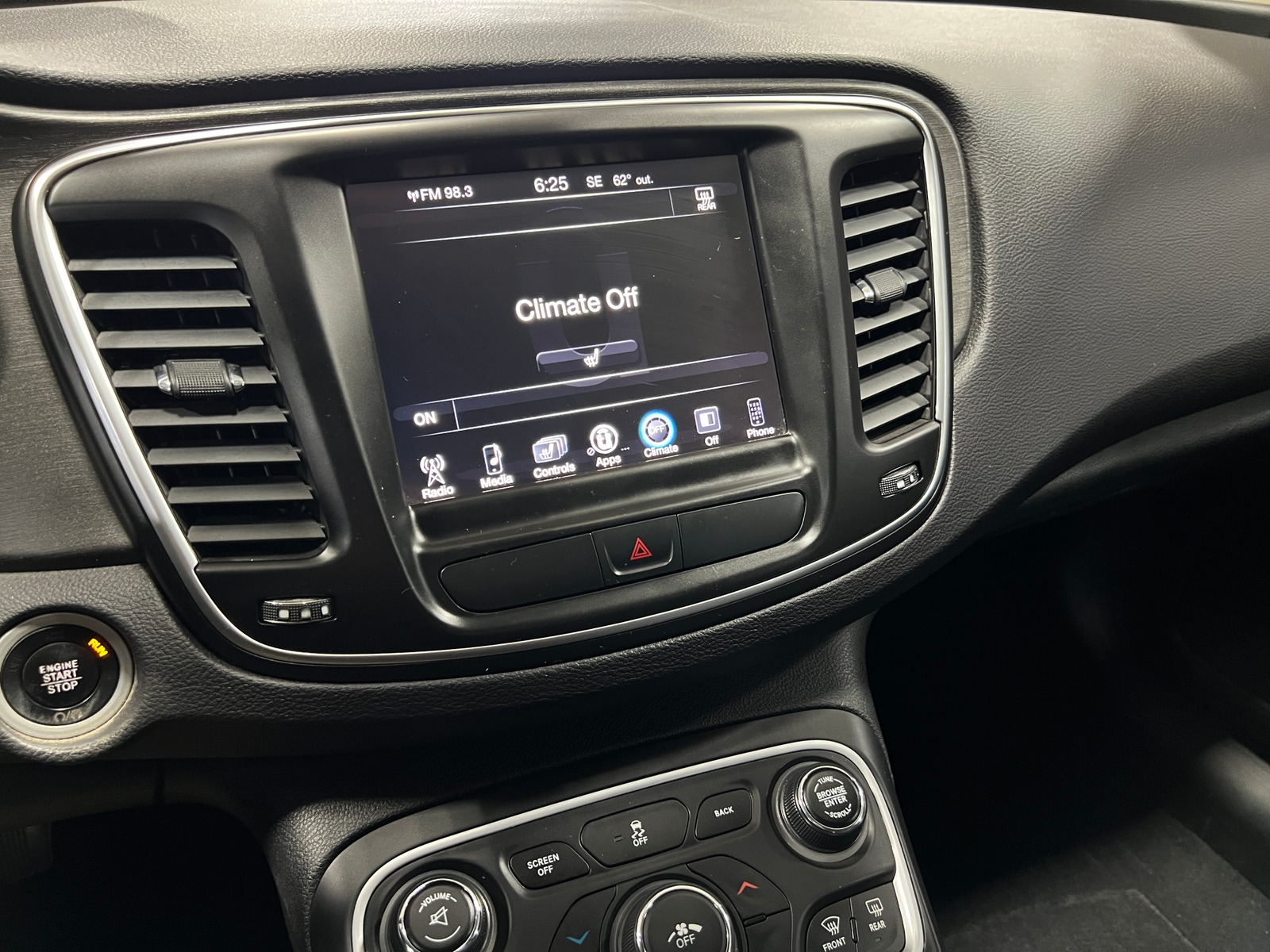 Thumbnail: 2017 Chrysler 200 - 3