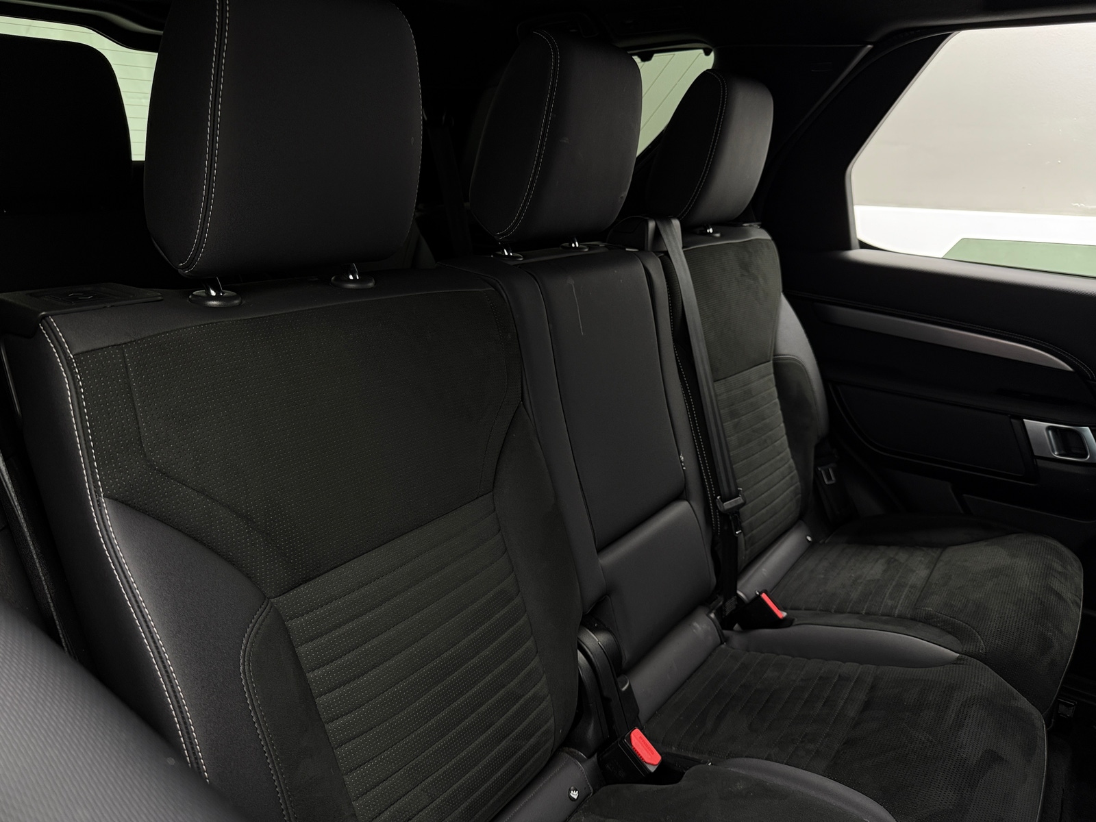 Thumbnail: 2022 Land Rover Discovery - 5