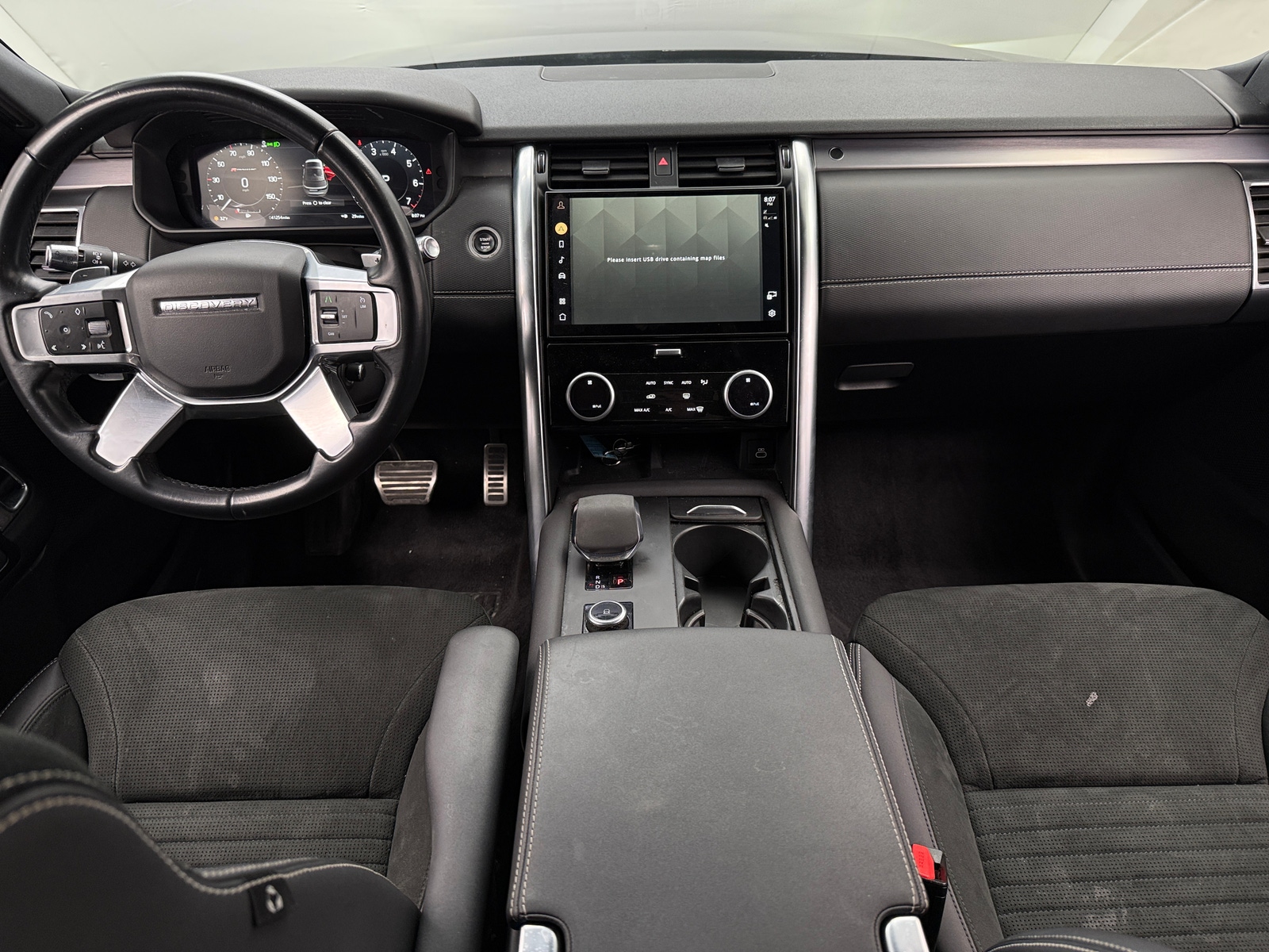 Thumbnail: 2022 Land Rover Discovery - 2