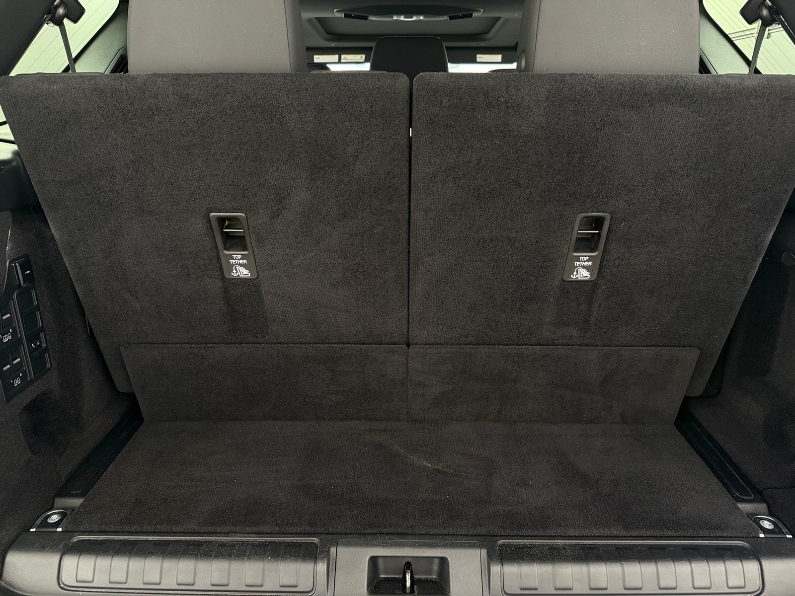 Thumbnail: 2022 Land Rover Discovery - 6