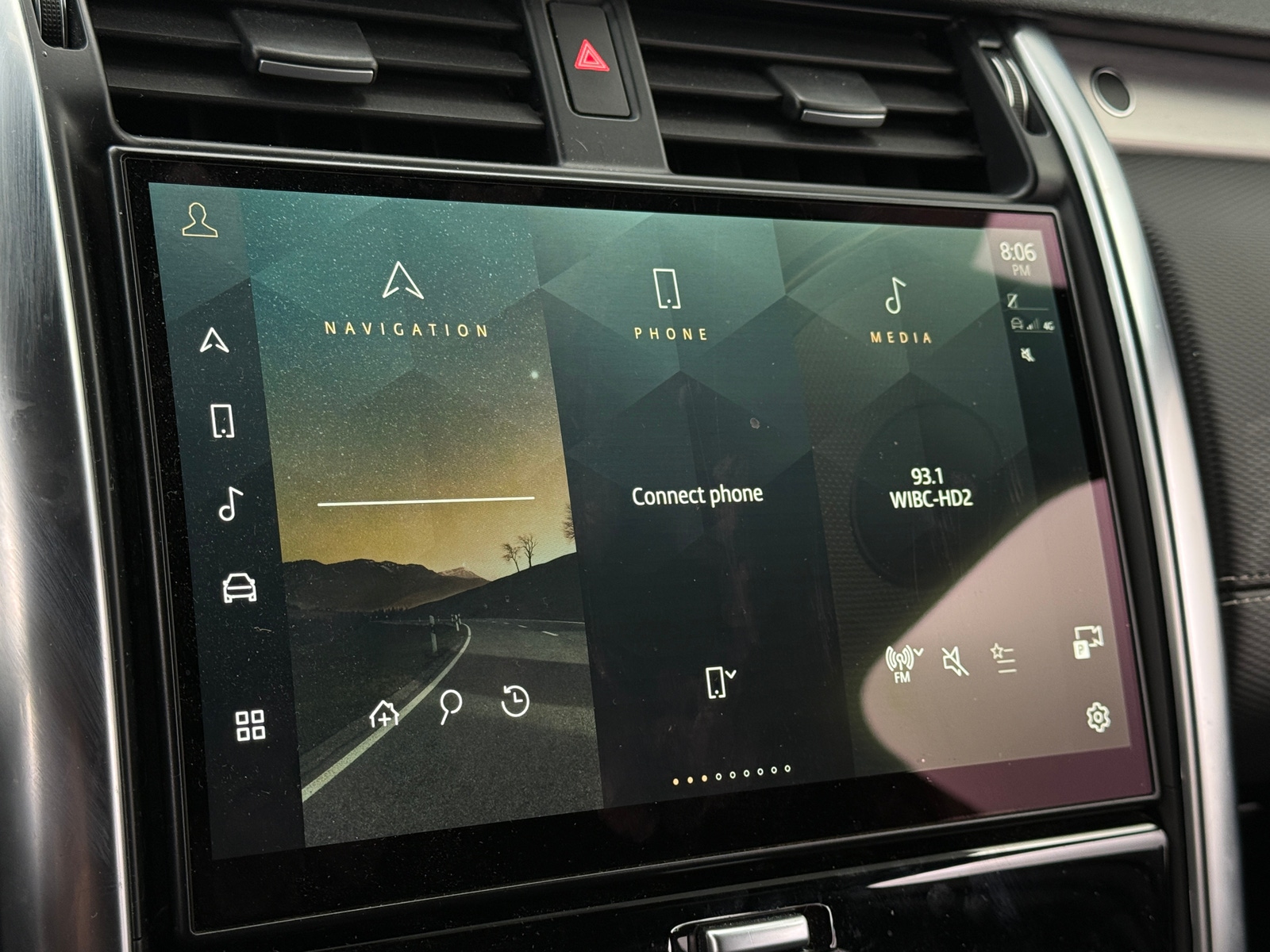 Thumbnail: 2022 Land Rover Discovery - 3