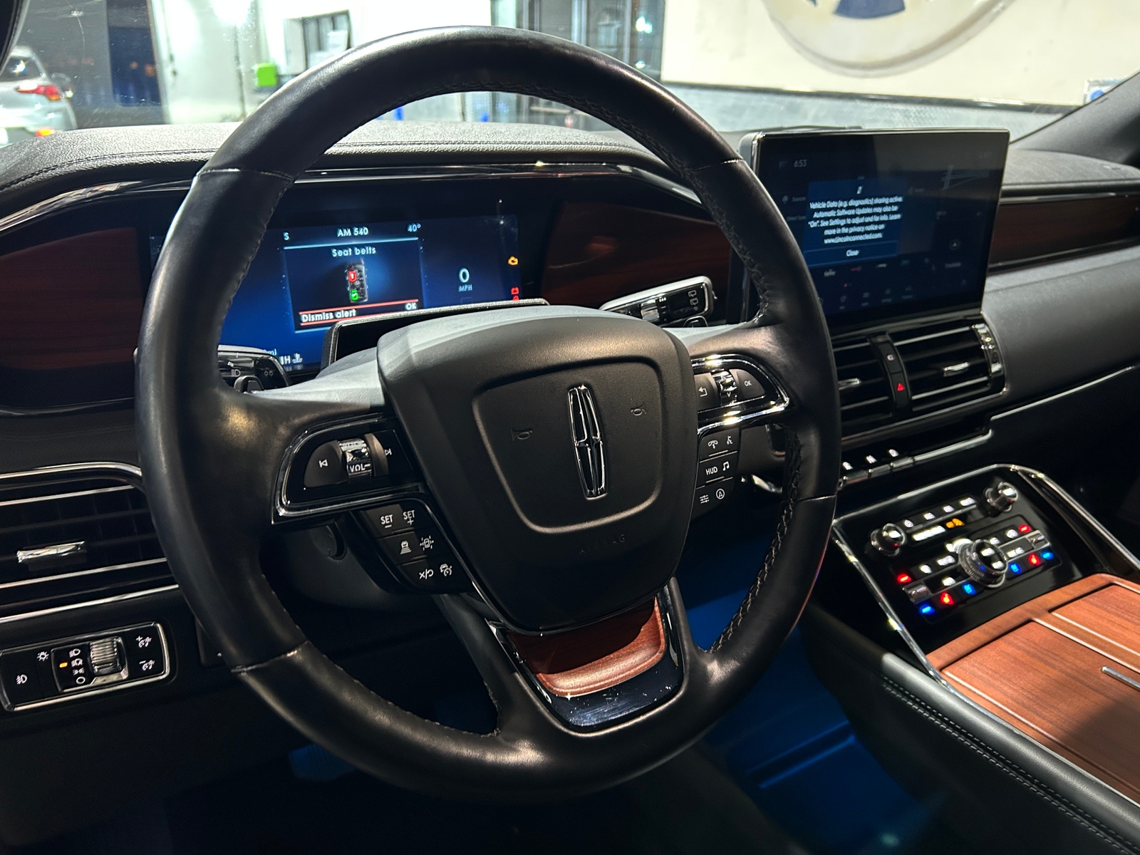 Thumbnail: 2024 Lincoln Navigator - 4