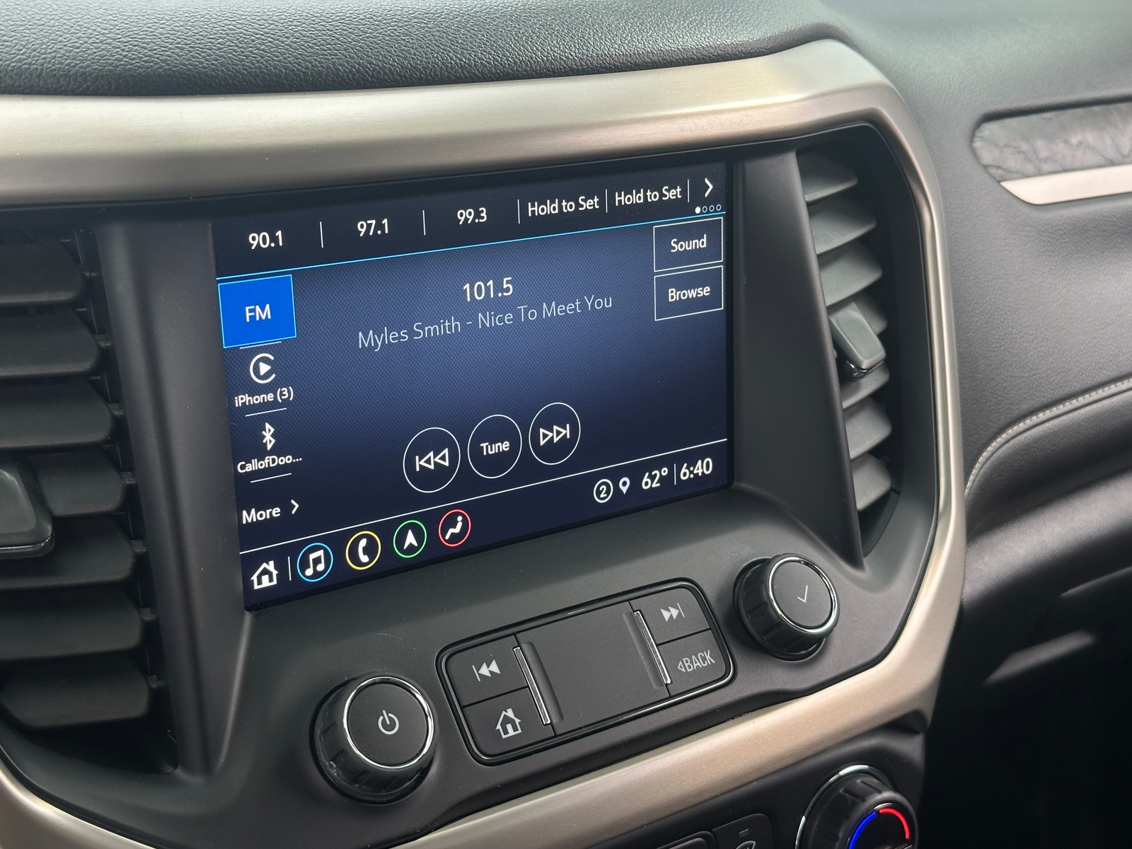 Thumbnail: 2022 GMC Acadia - 3