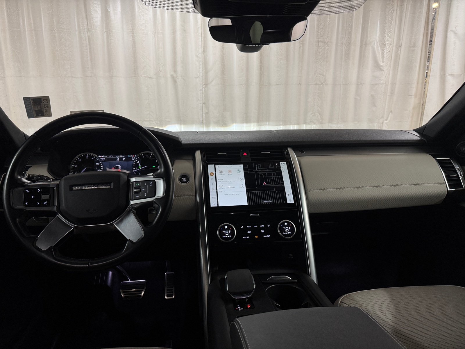 Thumbnail: 2023 Land Rover Discovery - 2