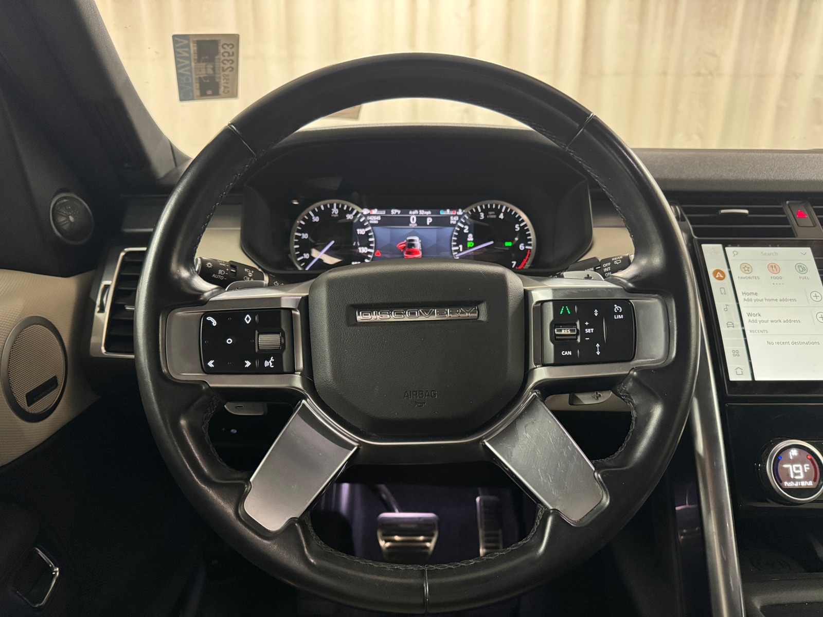 Thumbnail: 2023 Land Rover Discovery - 4