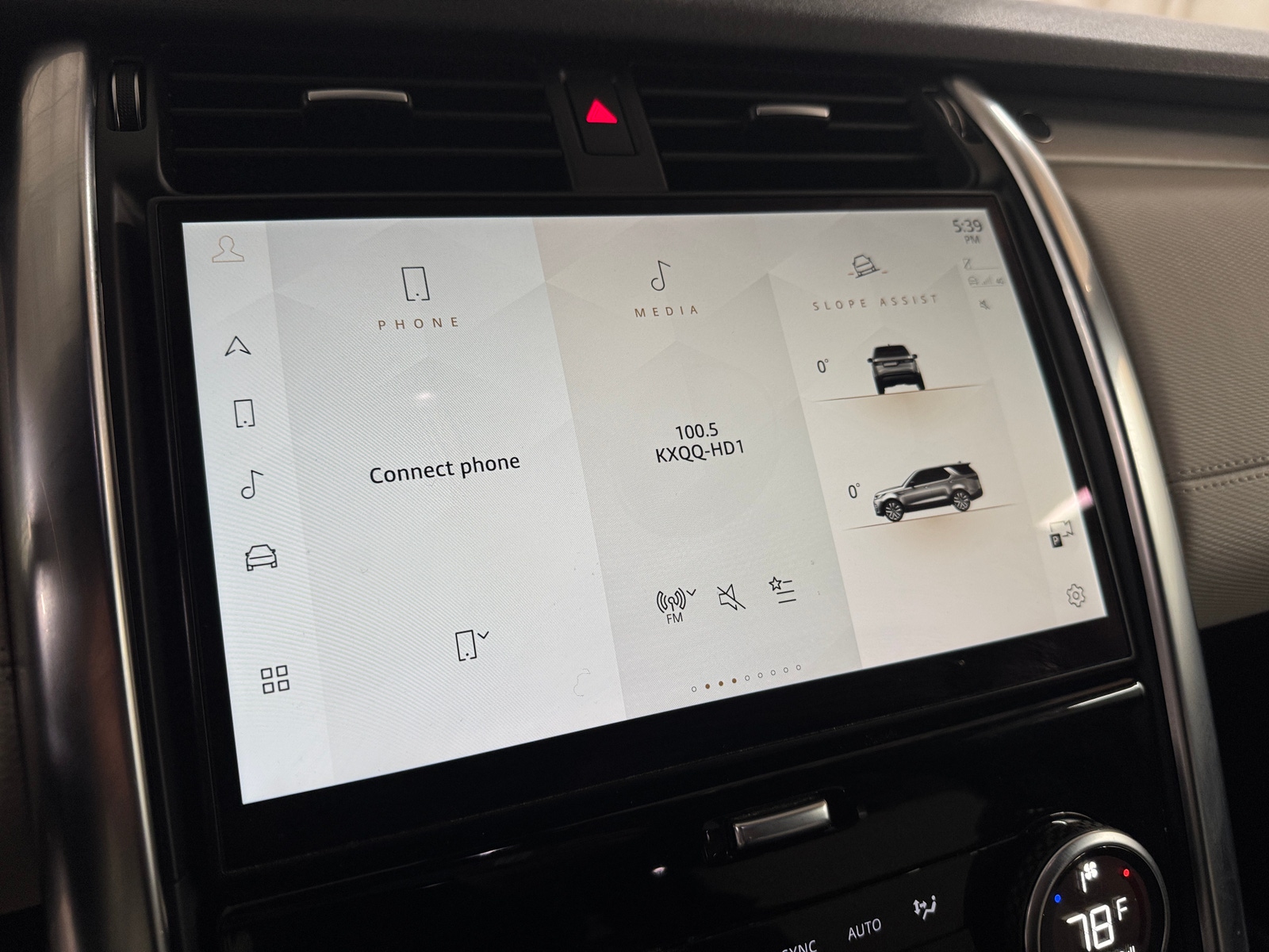 Thumbnail: 2023 Land Rover Discovery - 3