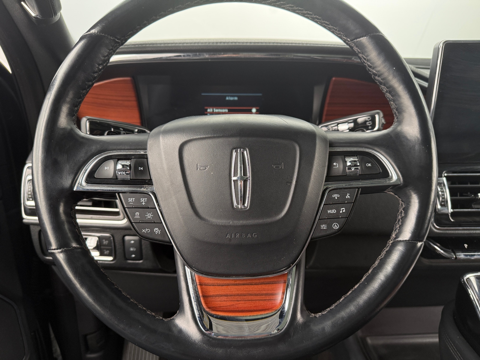 Thumbnail: 2024 Lincoln Navigator - 4