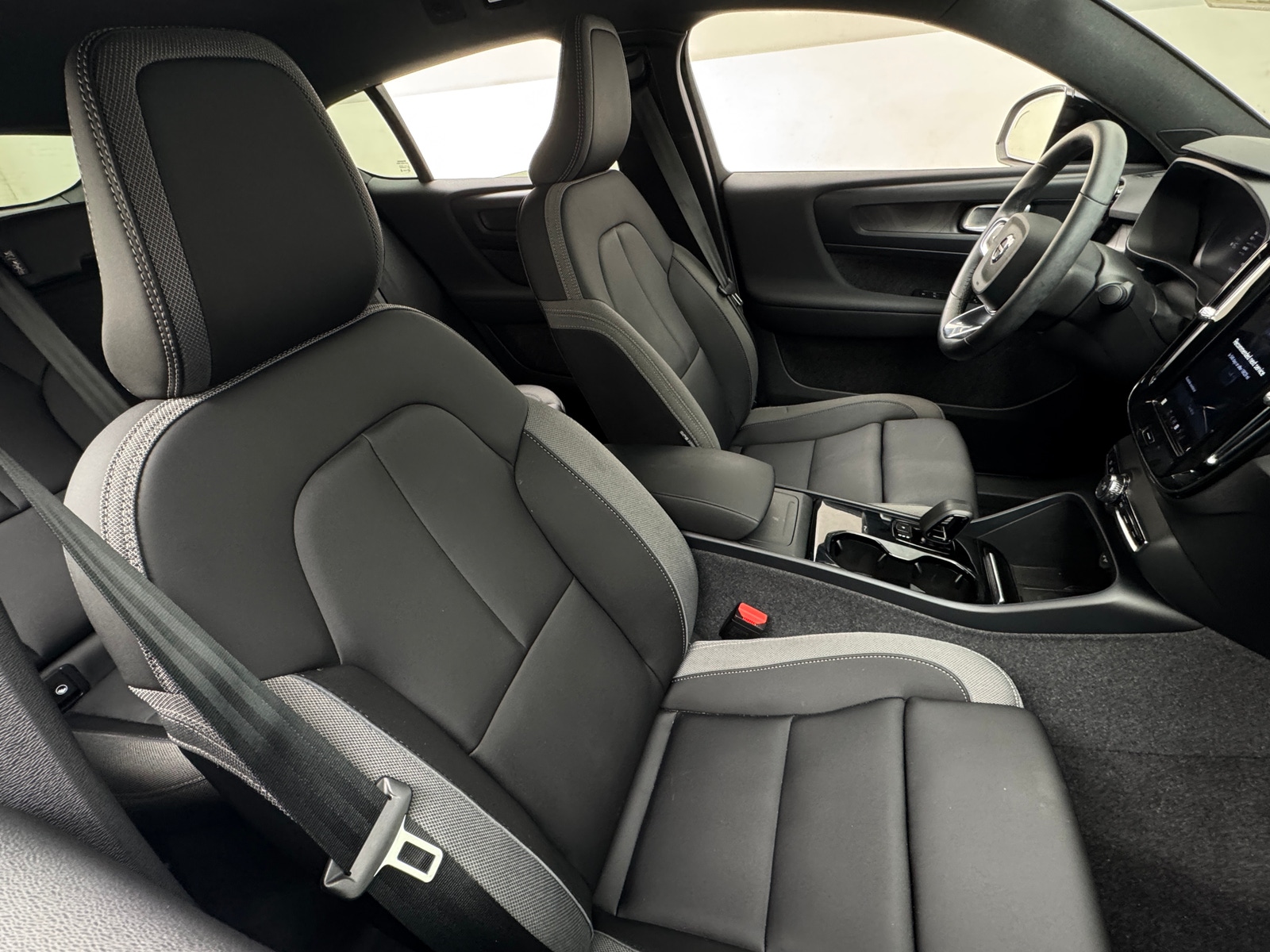 Thumbnail: 2024 Volvo C40 - 2