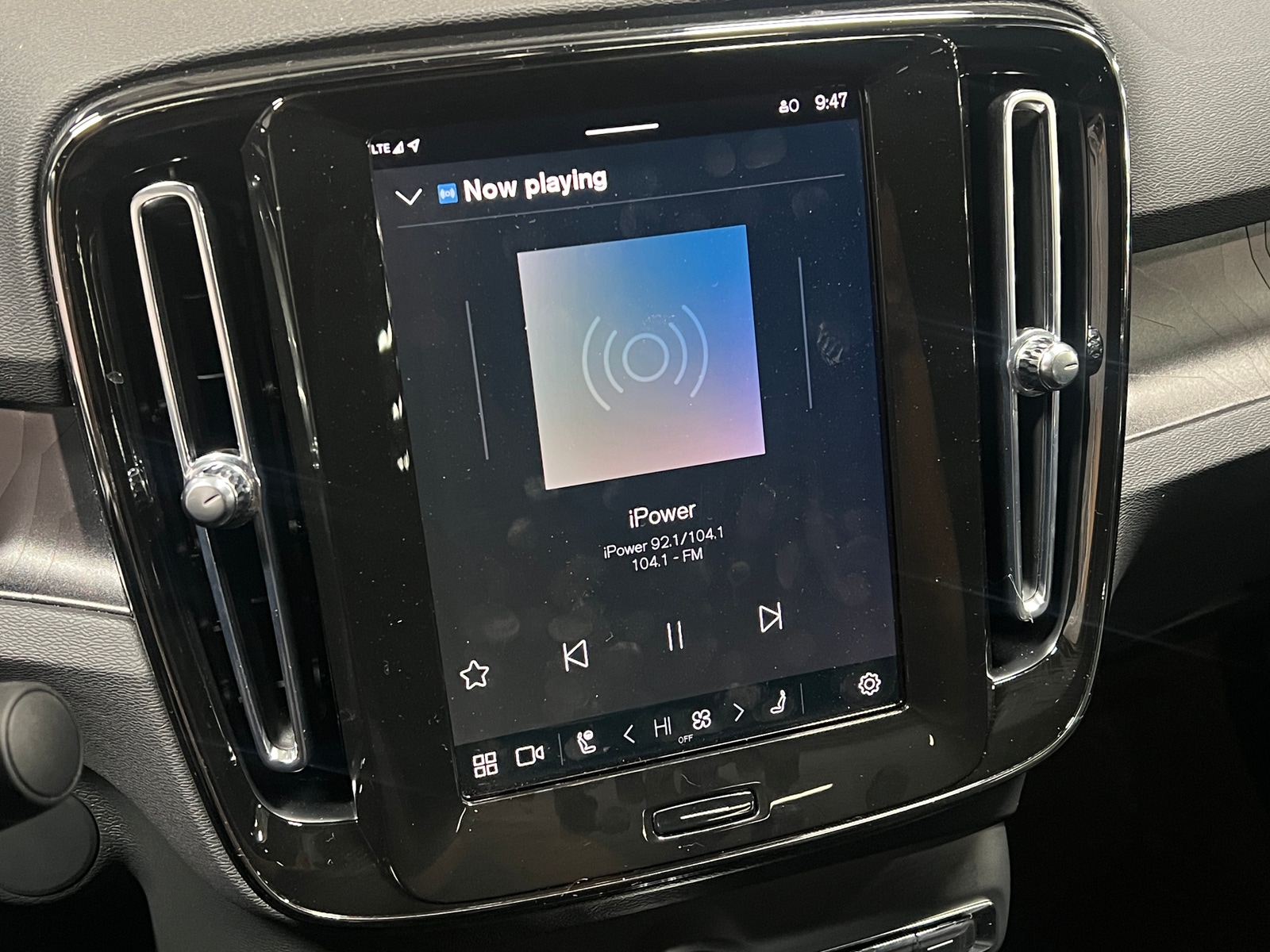 Thumbnail: 2024 Volvo C40 - 4