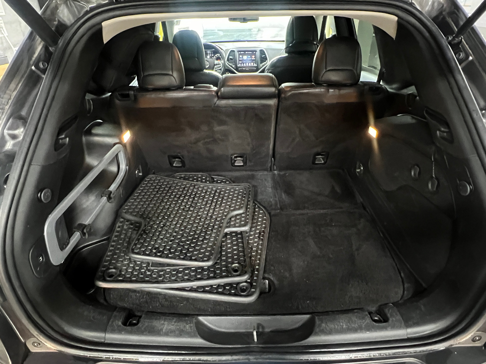 Thumbnail: 2017 Jeep Cherokee - 6