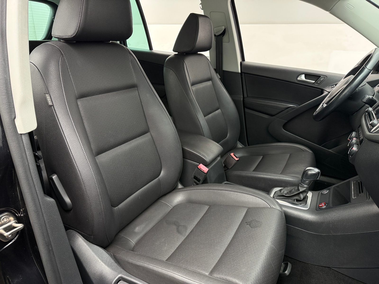 Thumbnail: 2016 Volkswagen Tiguan - 2