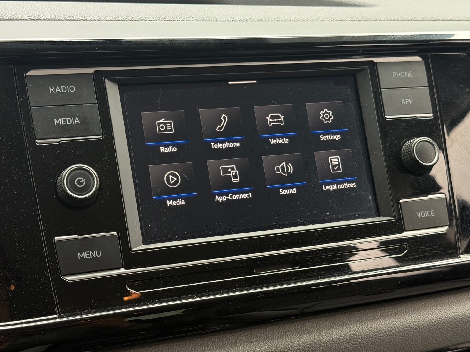 Thumbnail: 2022 Volkswagen Taos - 4