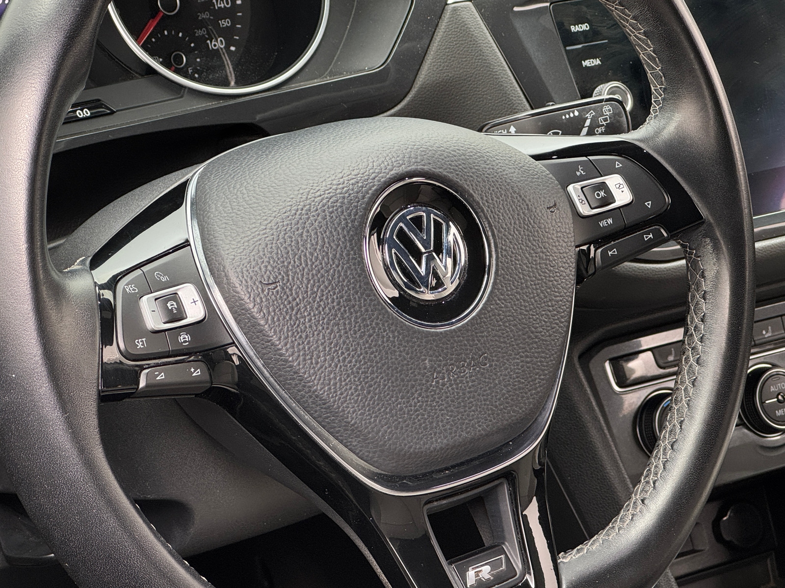 Thumbnail: 2021 Volkswagen Tiguan - 4