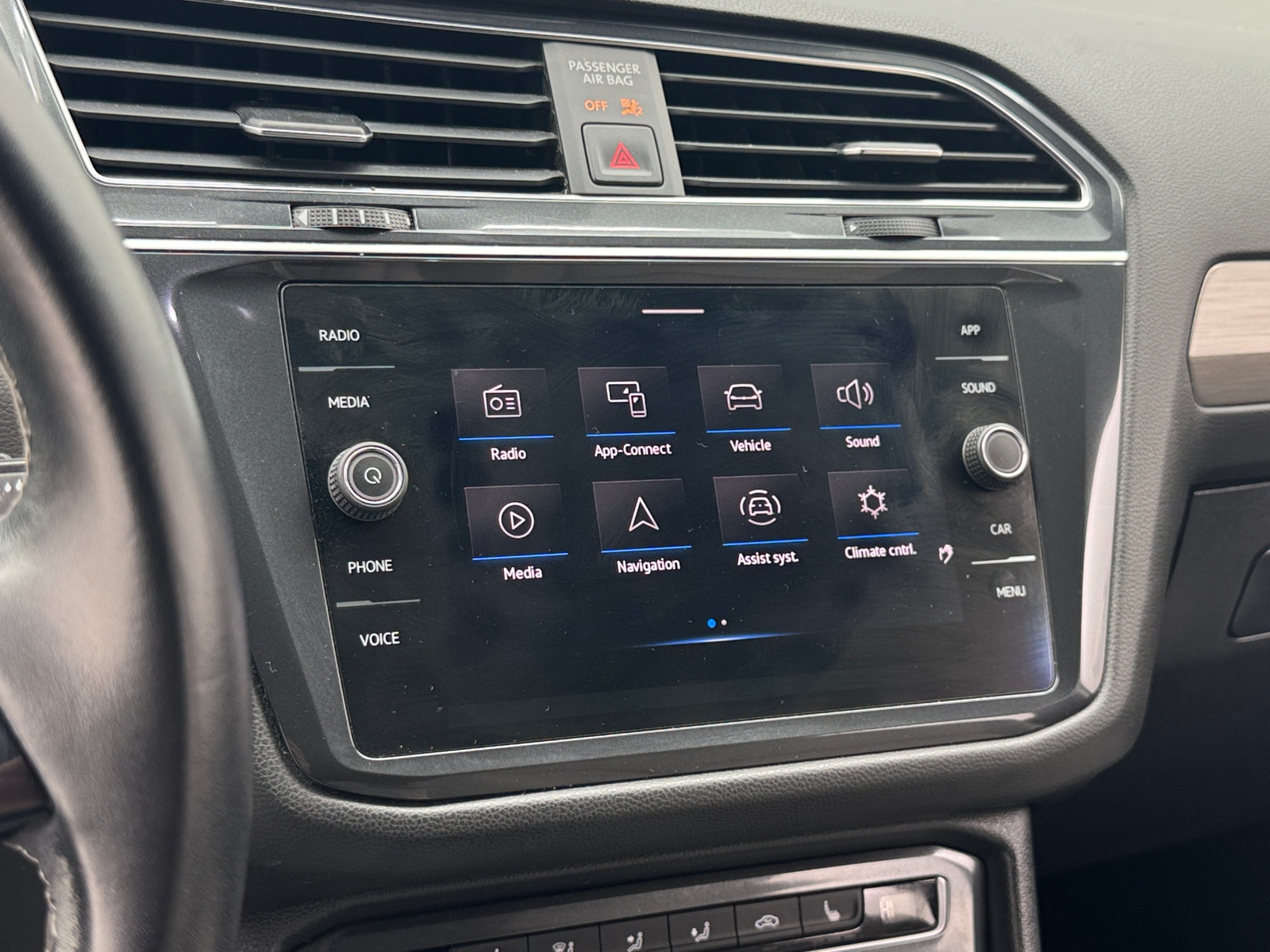 Thumbnail: 2021 Volkswagen Tiguan - 3