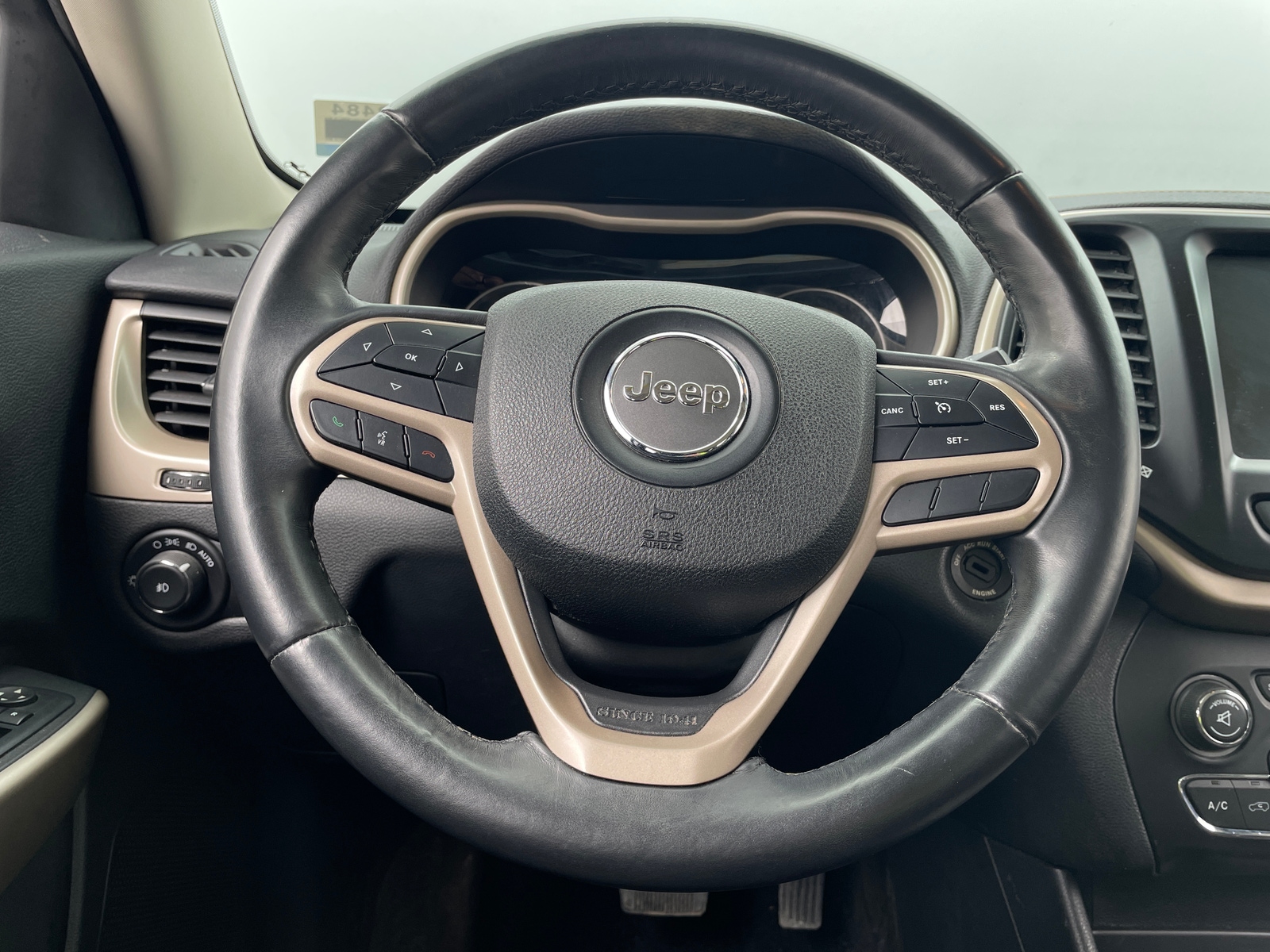 Thumbnail: 2017 Jeep Cherokee - 5