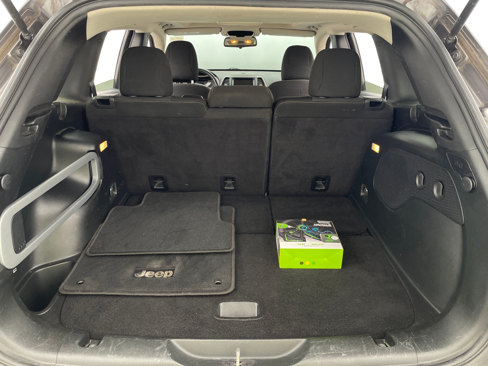 Thumbnail: 2017 Jeep Cherokee - 7