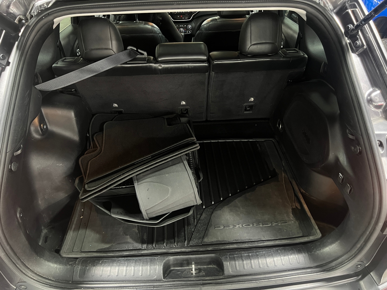 Thumbnail: 2019 Jeep Cherokee - 6