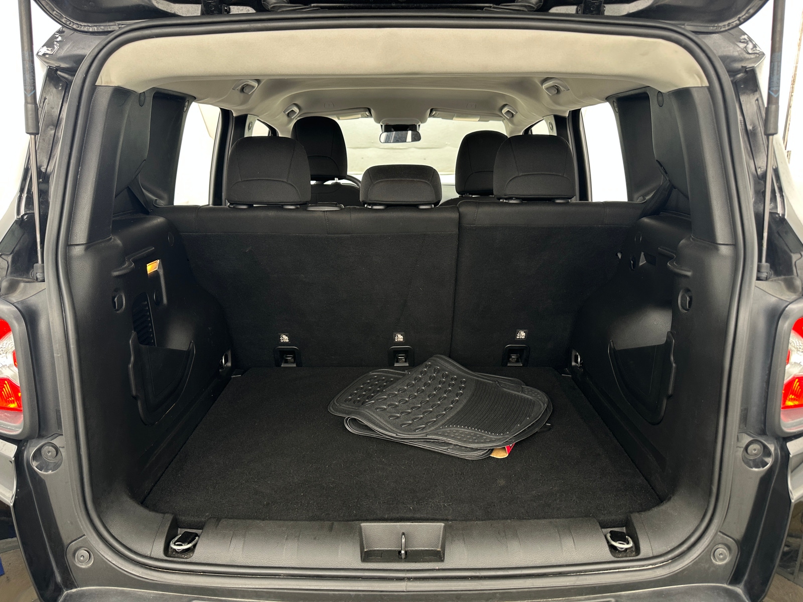 Thumbnail: 2020 Jeep Renegade - 7