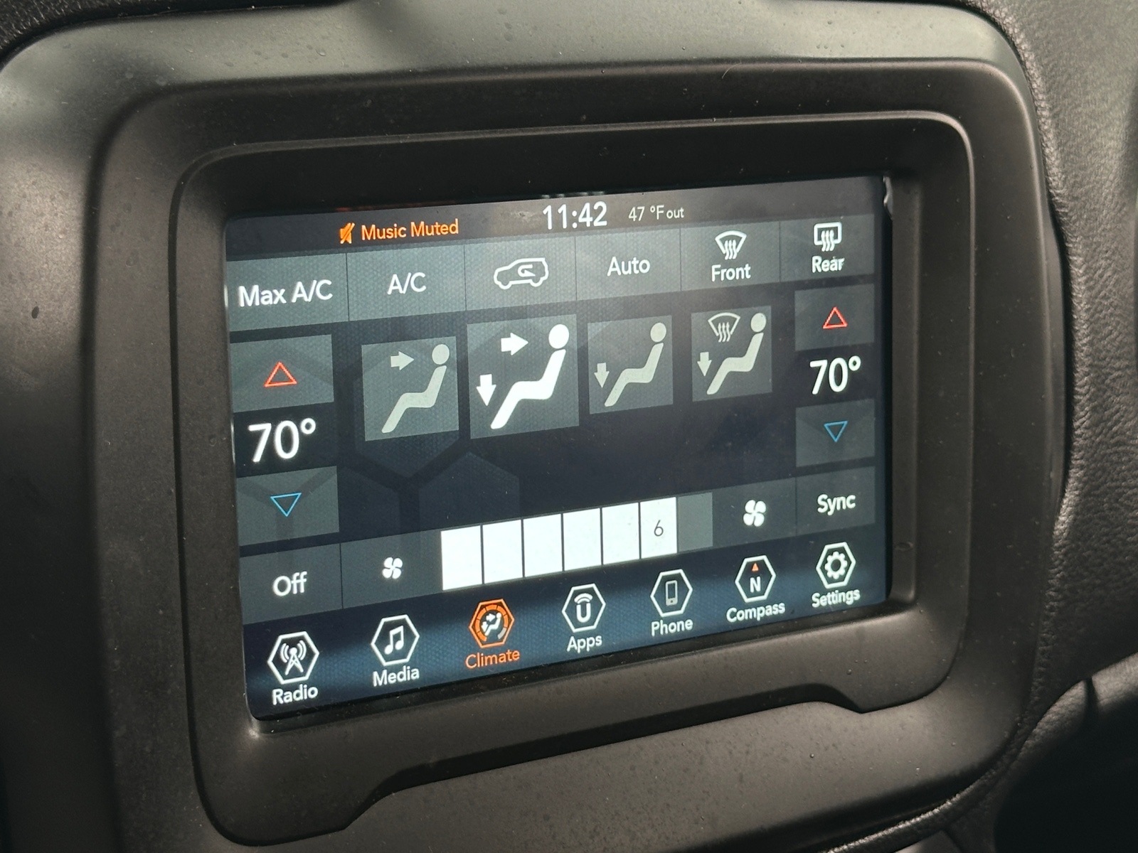 Thumbnail: 2020 Jeep Renegade - 4