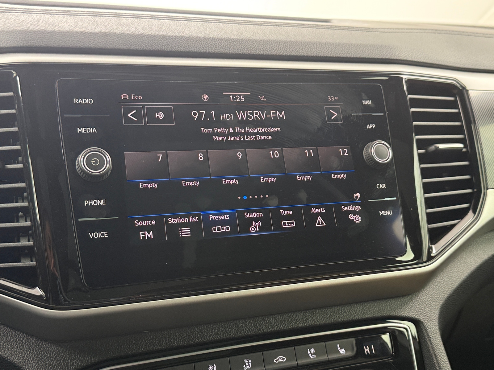 Thumbnail: 2022 Volkswagen Atlas - 3