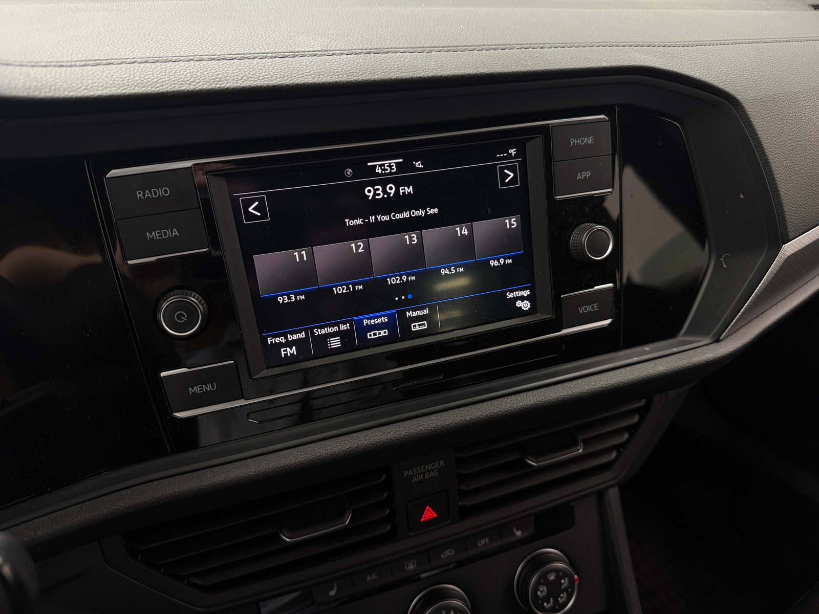 Thumbnail: 2024 Volkswagen Jetta - 4