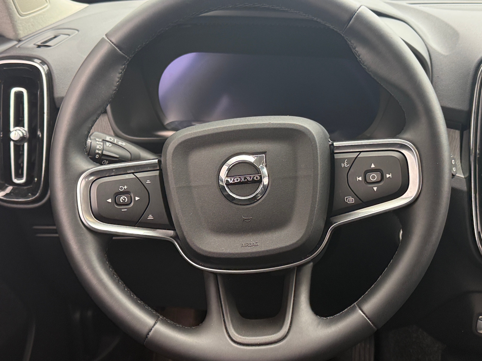 Thumbnail: 2025 Volvo XC40 - 5