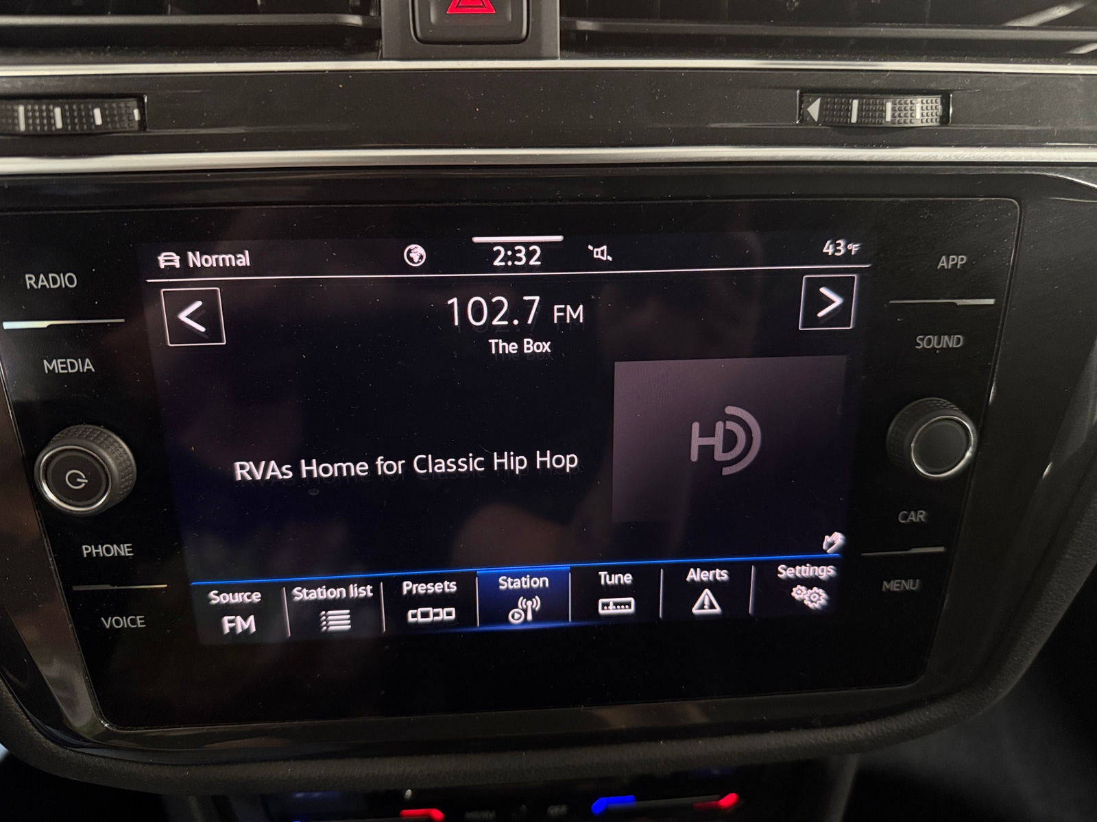 Thumbnail: 2022 Volkswagen Tiguan - 3