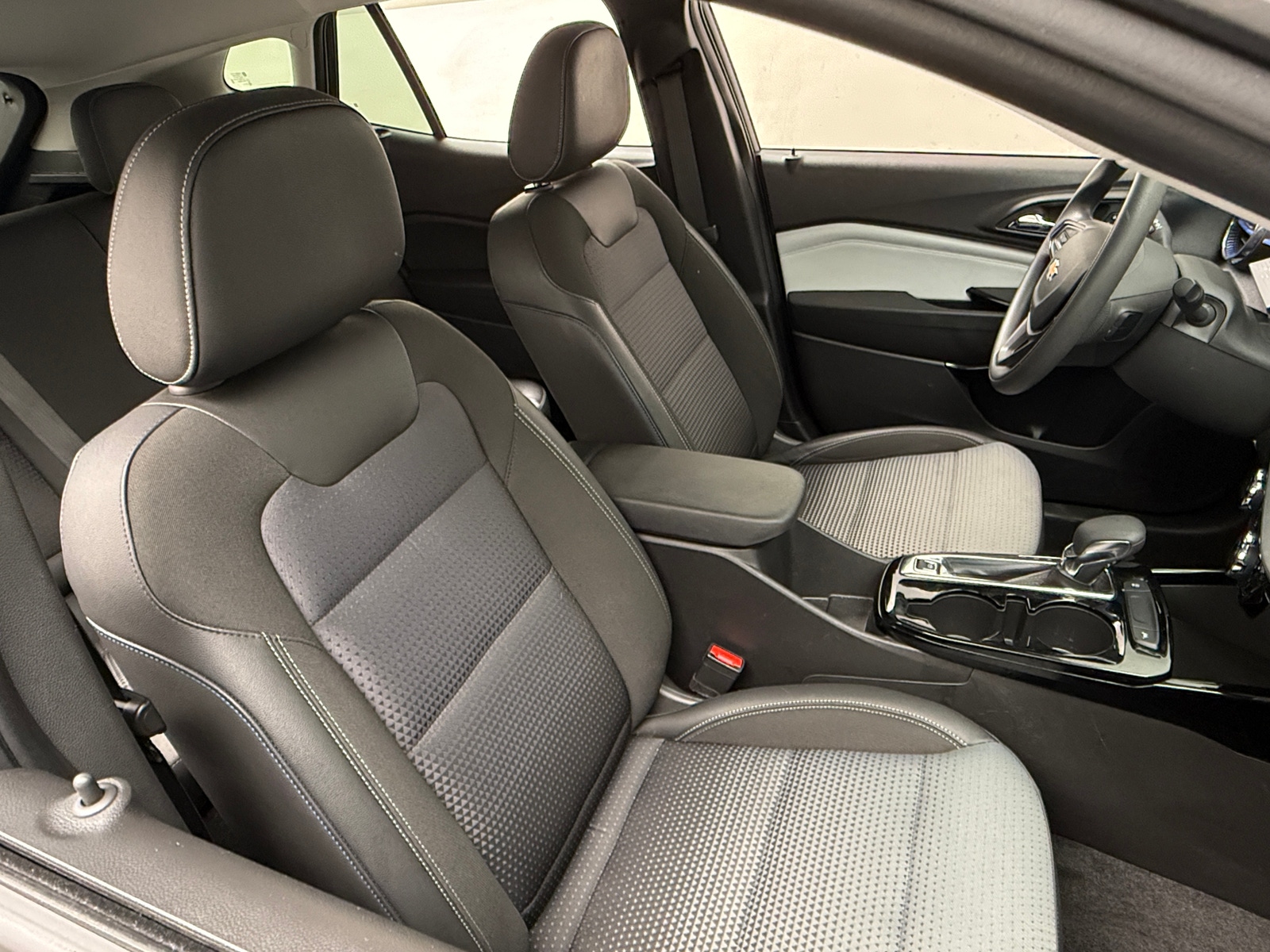 Thumbnail: 2025 Chevrolet Trax - 2