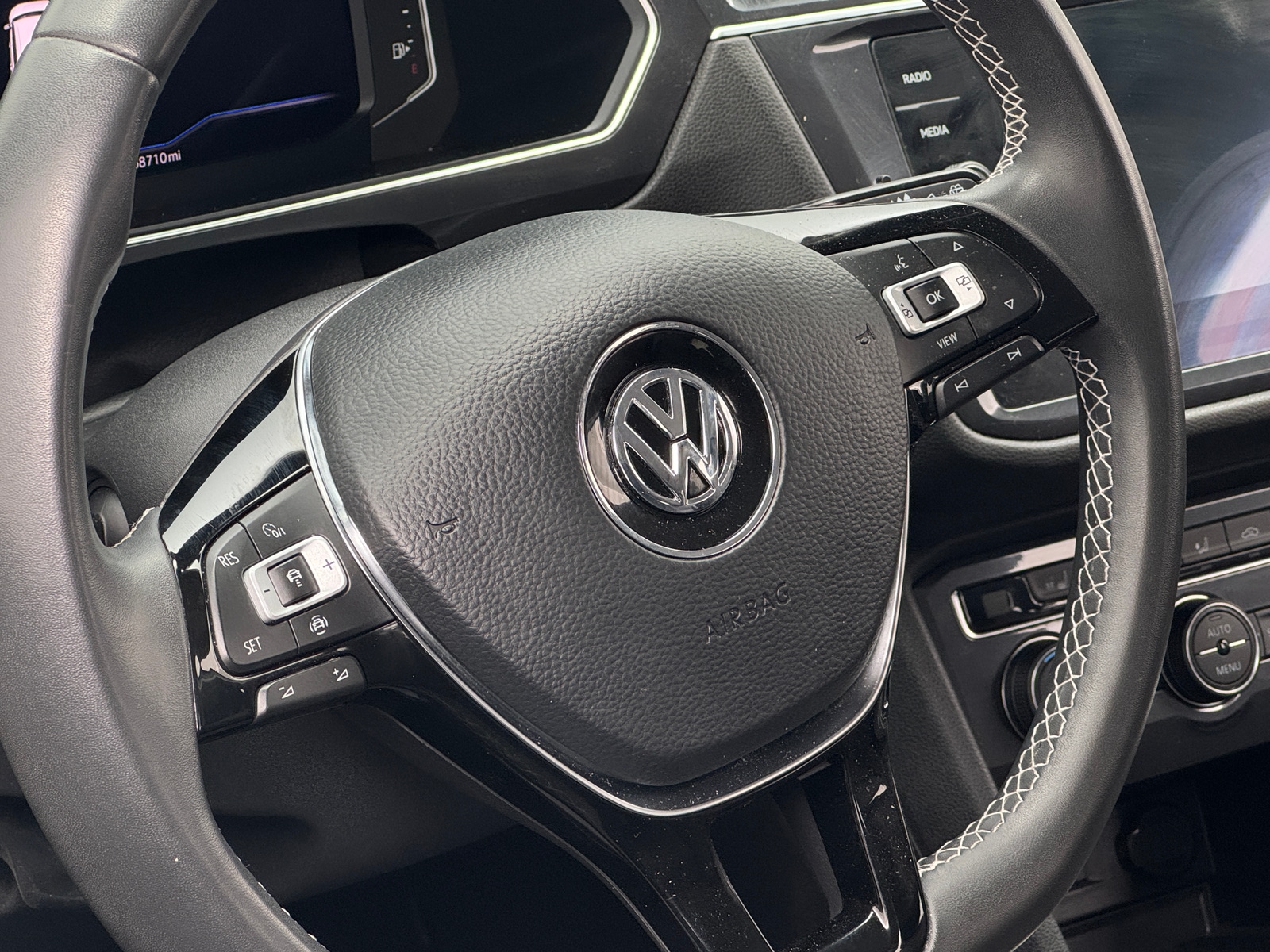 Thumbnail: 2021 Volkswagen Tiguan - 4