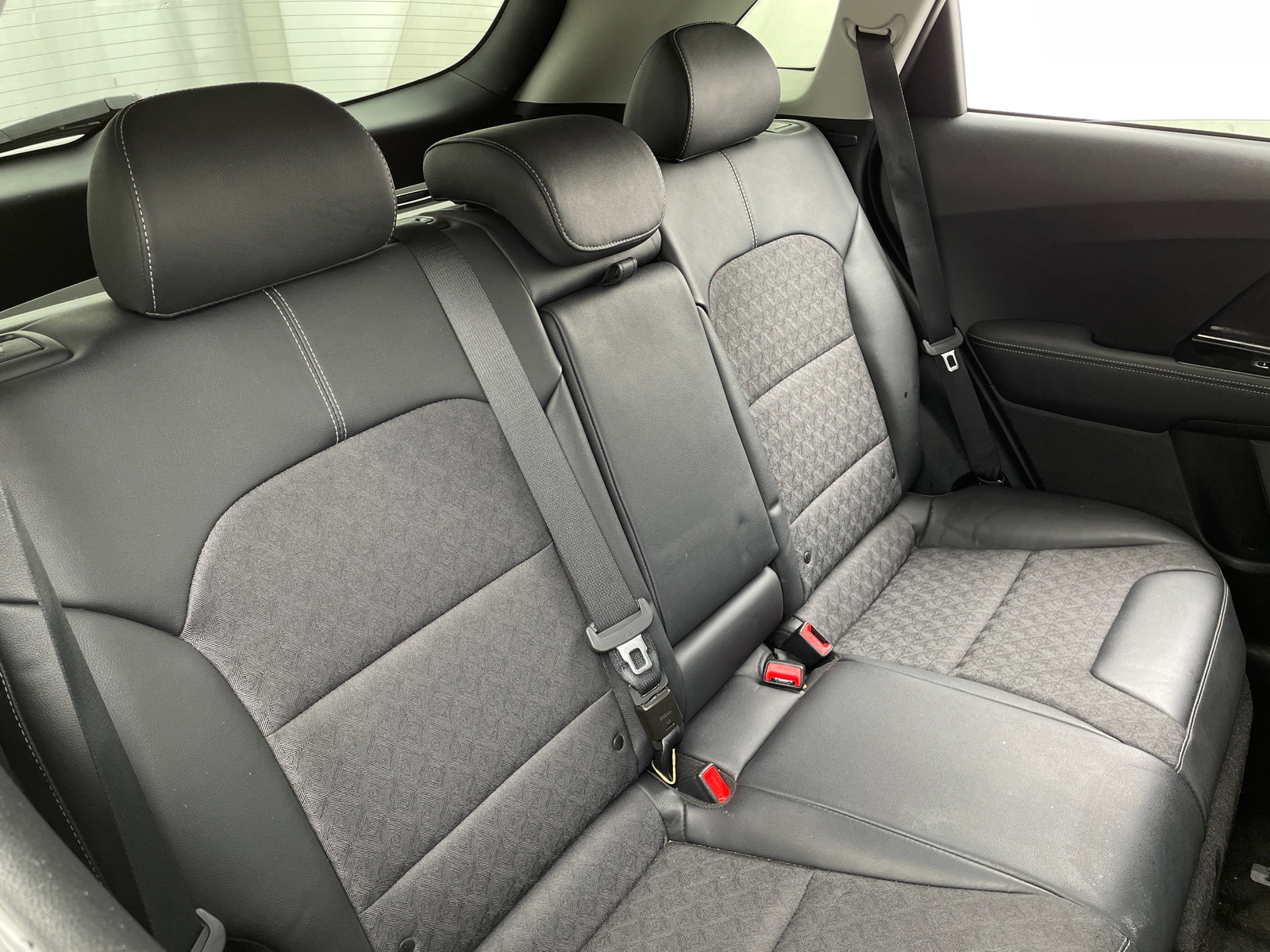 Thumbnail: 2022 Kia Niro - 6