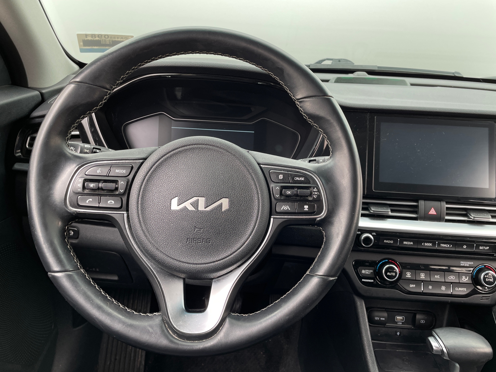 Thumbnail: 2022 Kia Niro - 5