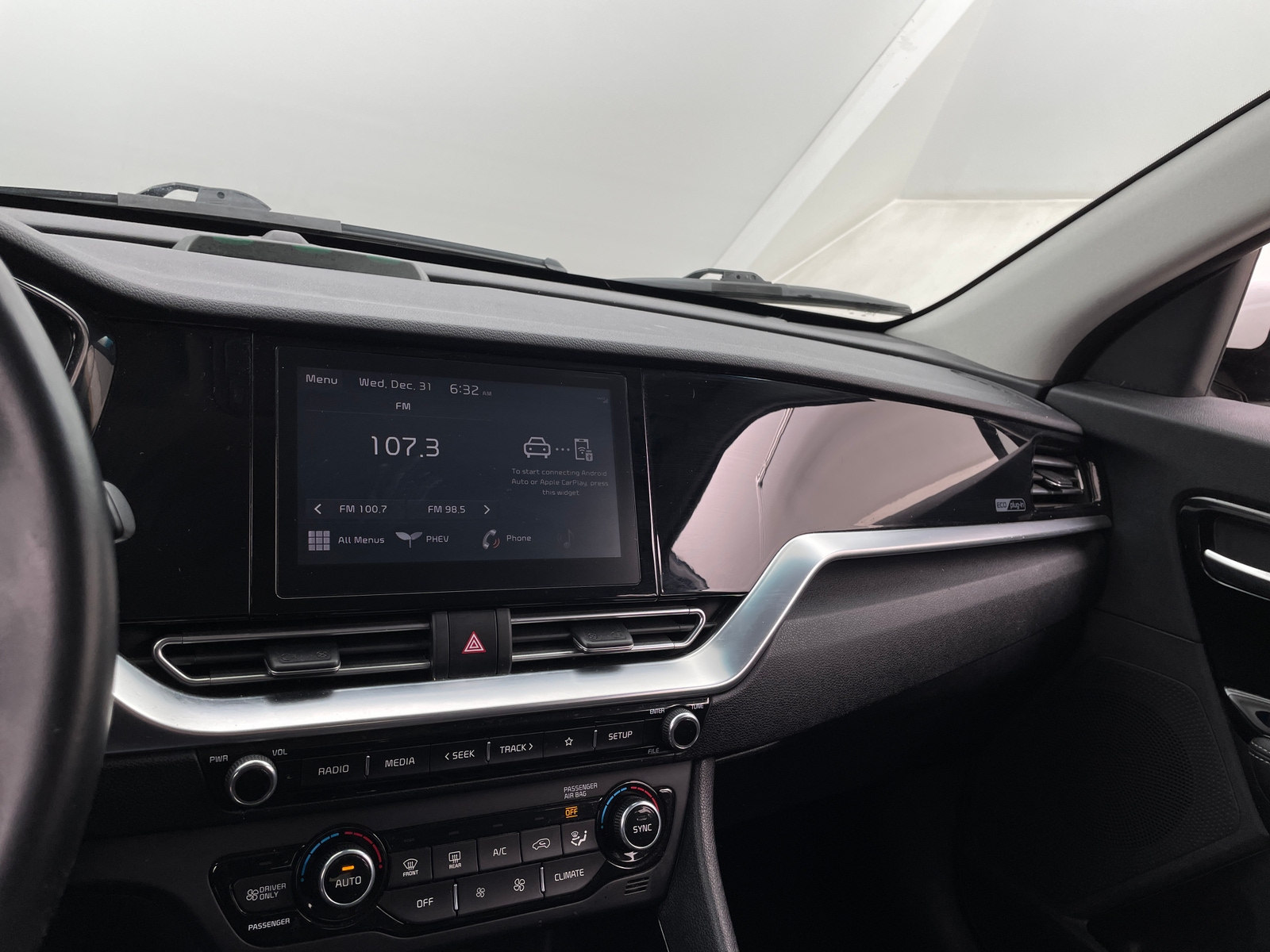 Thumbnail: 2022 Kia Niro - 4