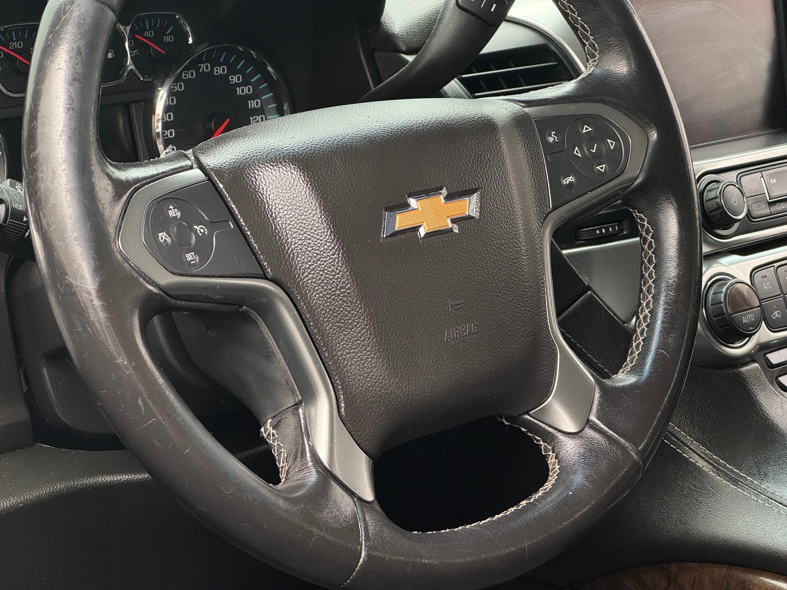 Thumbnail: 2019 Chevrolet Suburban - 5