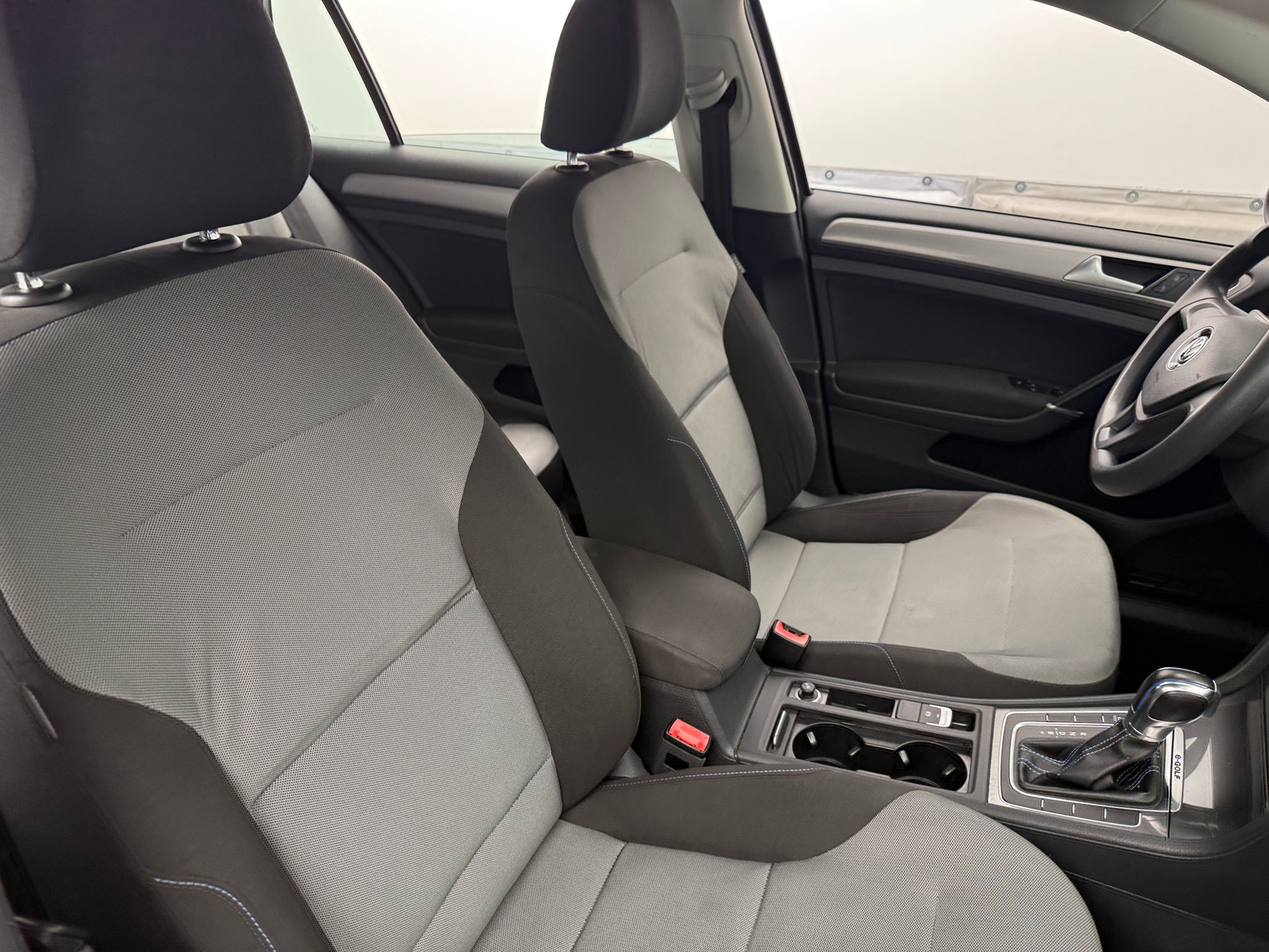 Thumbnail: 2016 Volkswagen e-Golf - 2